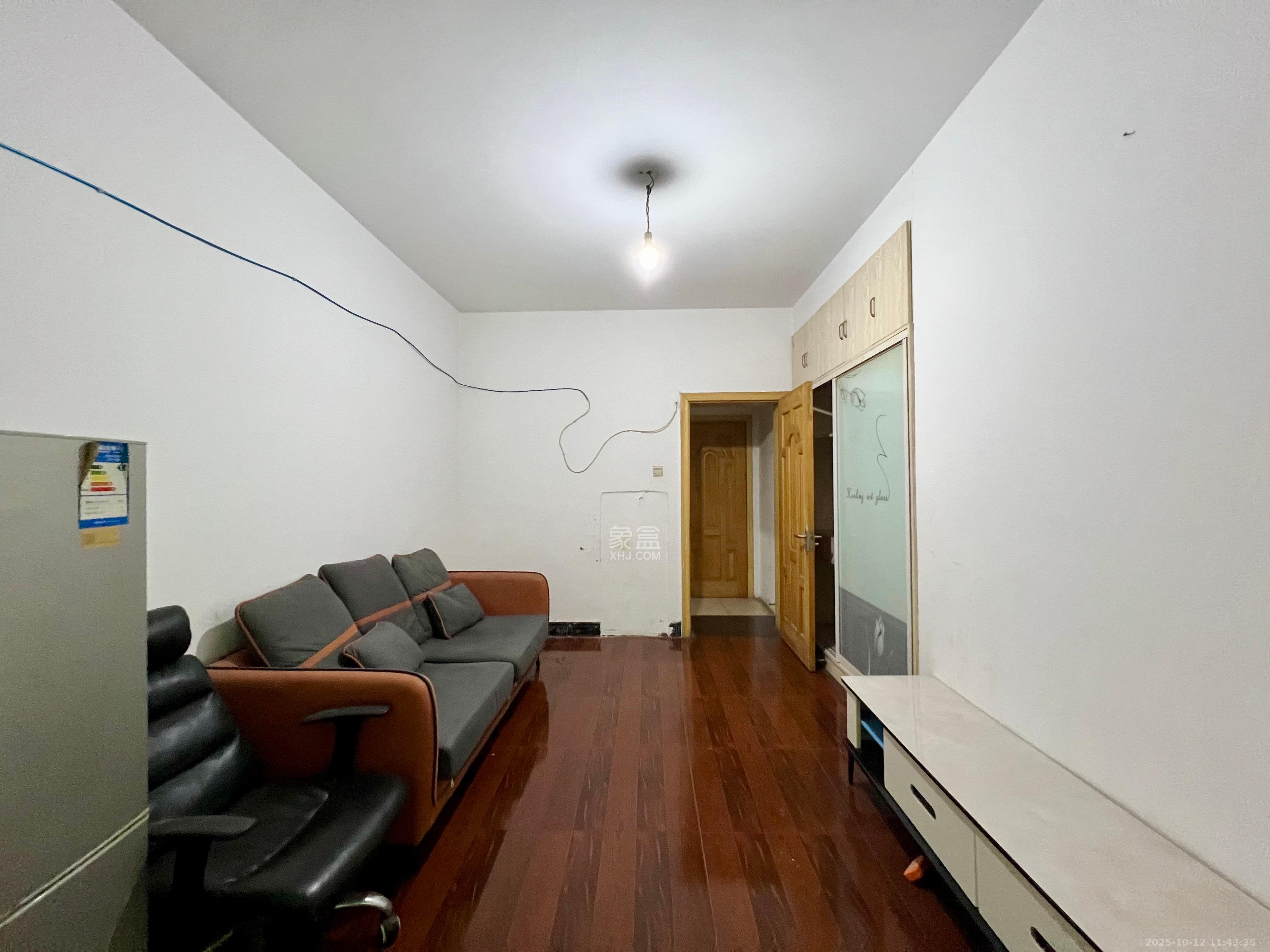 龙福小区  1室1厅1卫    1000.0元/月室内图