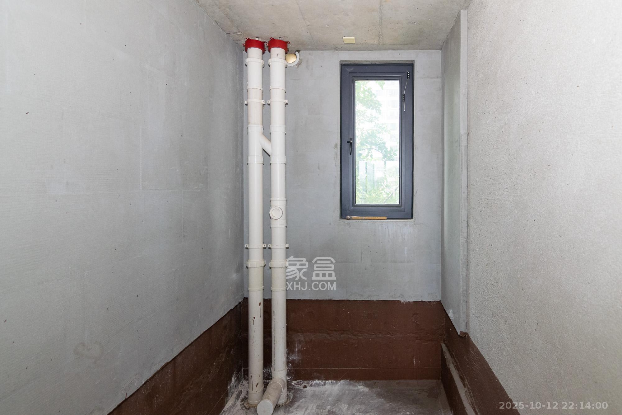 中粮鸿云  3室2厅2卫    86.0万卫生间