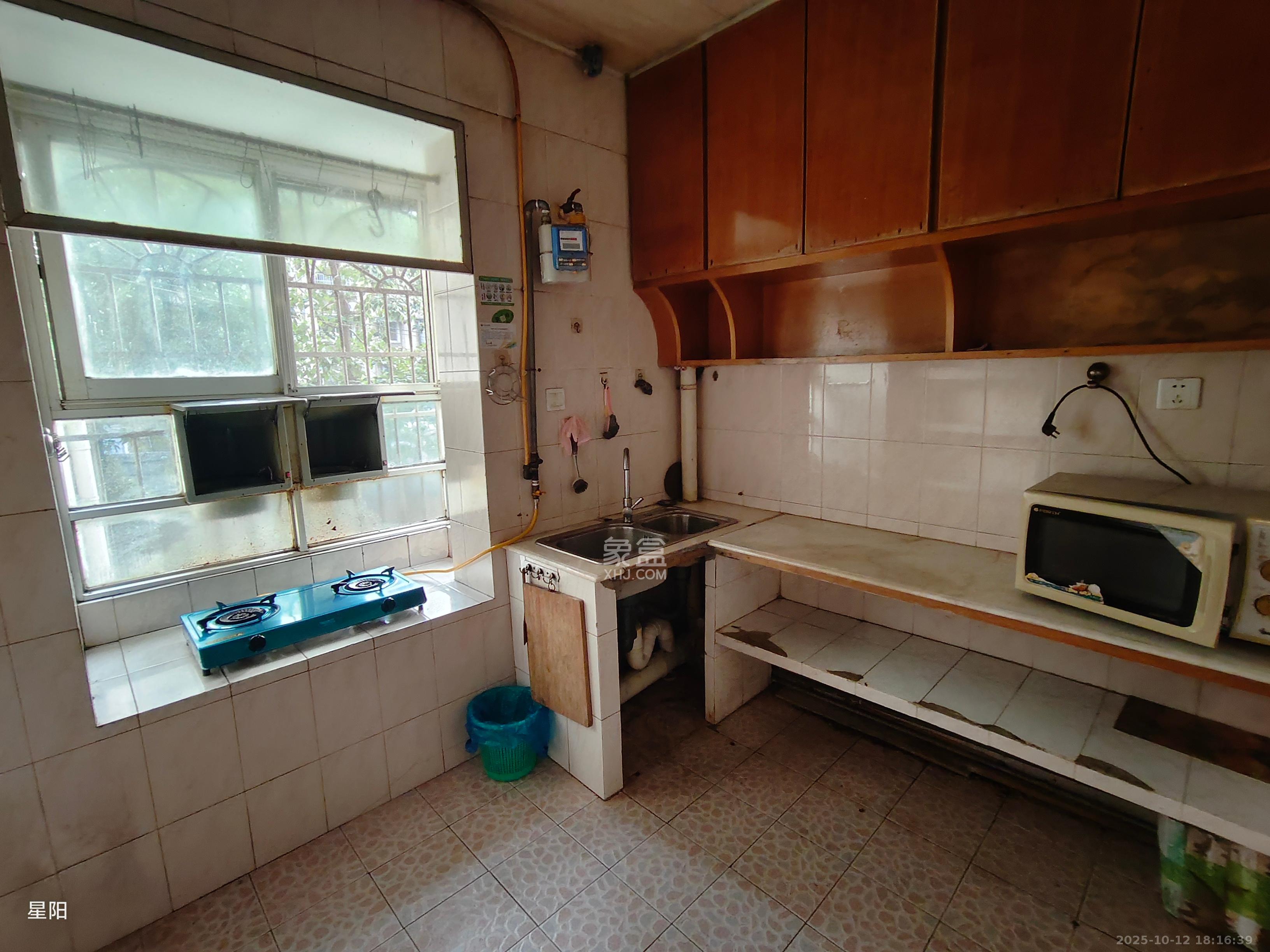 省卫生厅宿舍 3室2厅1卫 2700.0元/月 省卫生厅宿舍 3室2厅1卫 2700.0元/月室内图