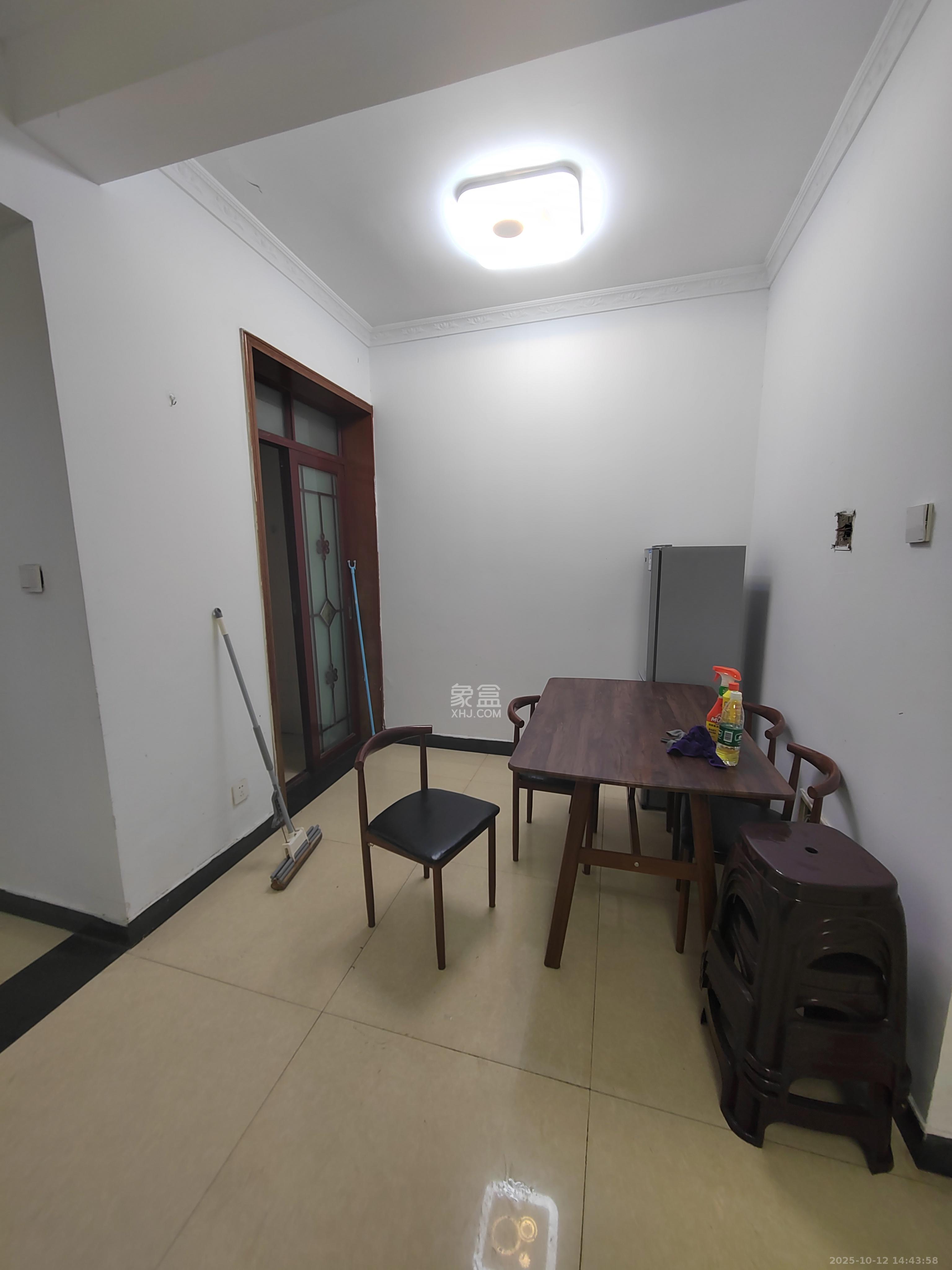 楚天世纪城东苑 3室2厅1卫 1598.0元/月 楚天世纪城东苑 3室2厅1卫 1598.0元/月室内图