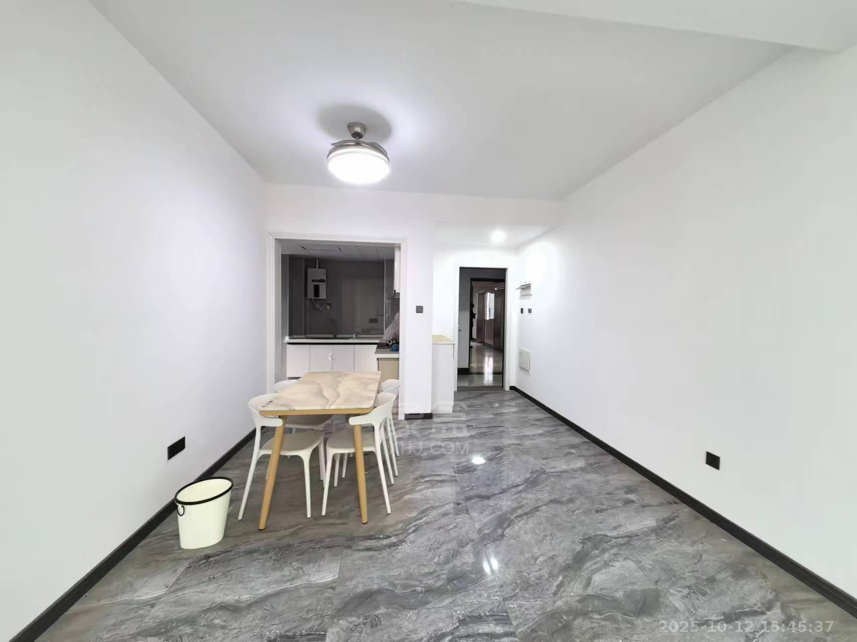 金轮津桥华府 3室2厅1卫 1700.0元/月 金轮津桥华府 3室2厅1卫 1700.0元/月室内图