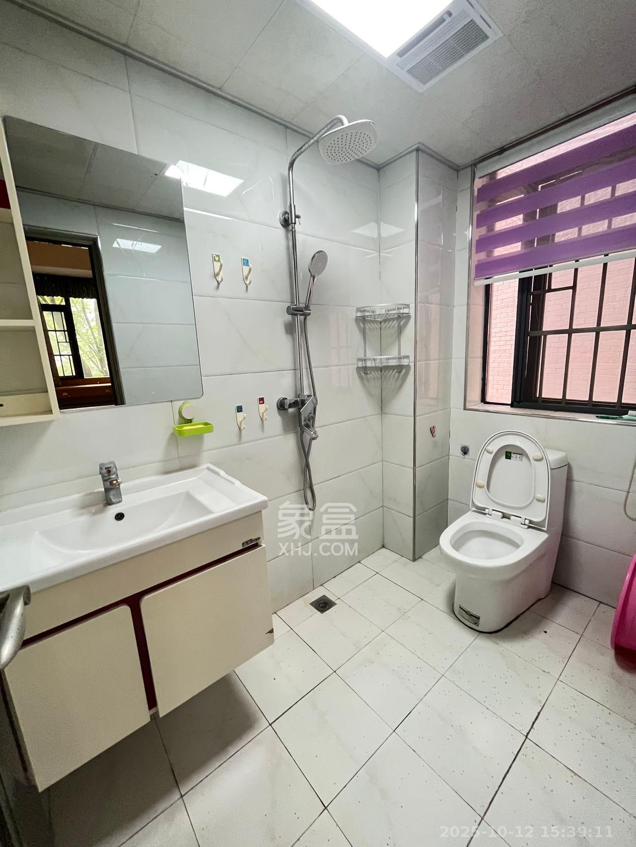 枫华府第  3室2厅2卫    1900.0元/月 枫华府第  3室2厅2卫    1900.0元/月室内图