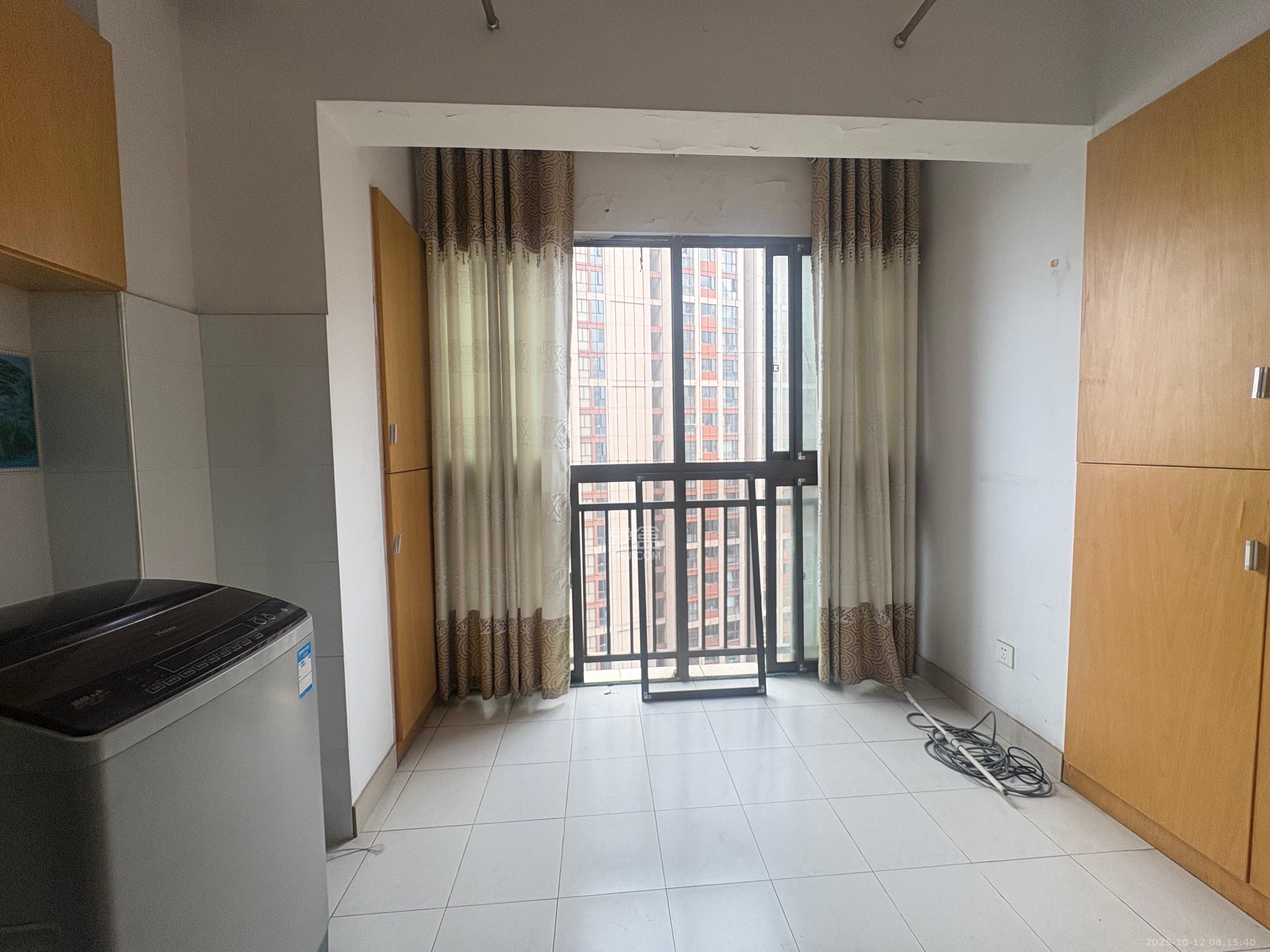 旭辉华庭  3室2厅1卫    1900.0元/月 旭辉华庭  3室2厅1卫    1900.0元/月室内图