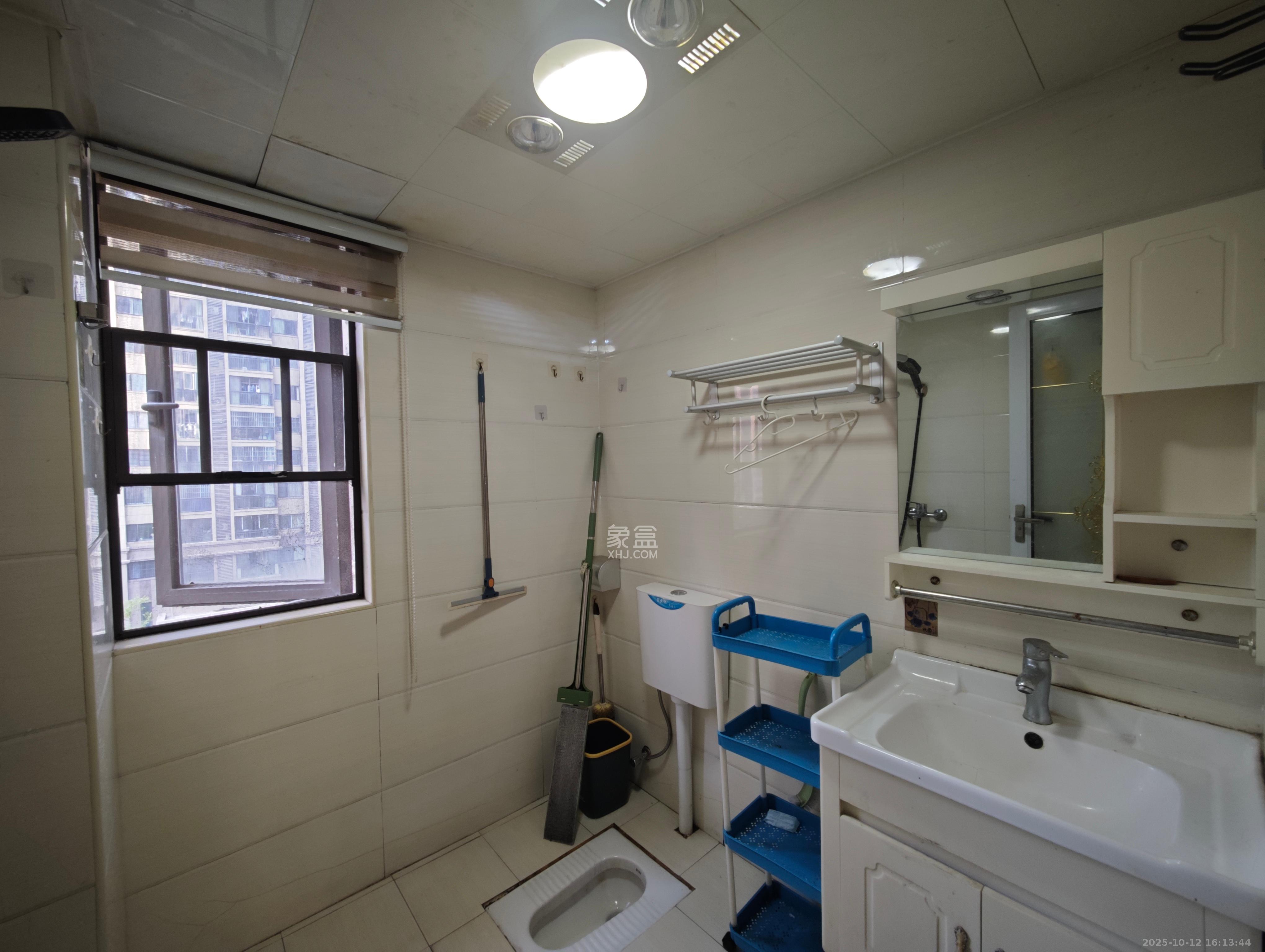 华润置地广场二期  4室2厅2卫    2600.0元/月 华润置地广场二期  4室2厅2卫    2600.0元/月室内图