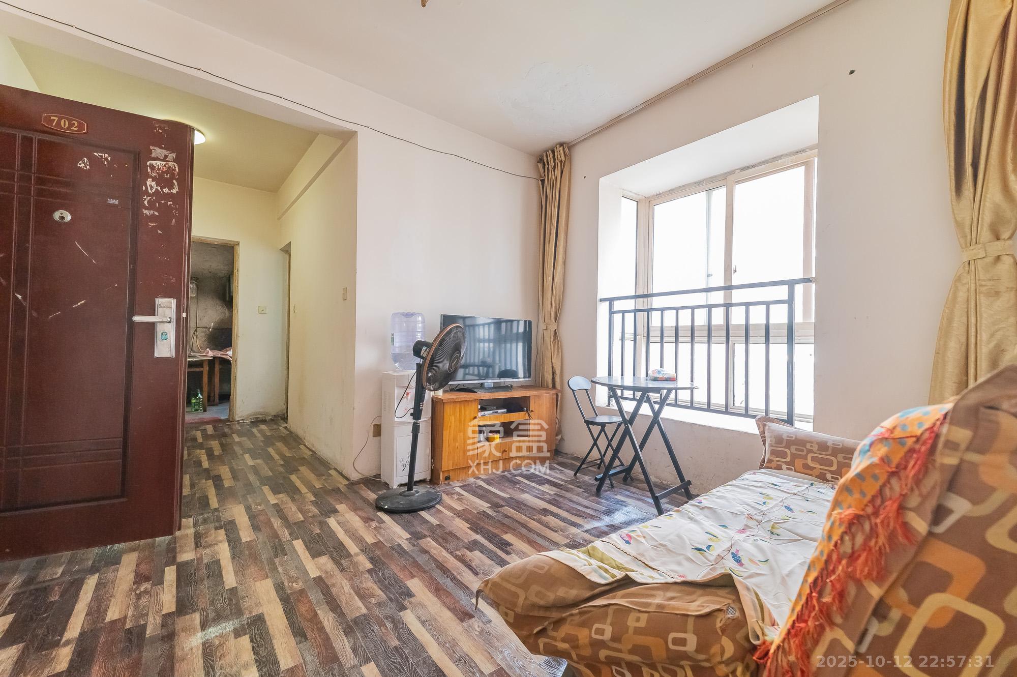 彩都公寓  1室1厅1卫    32.8万