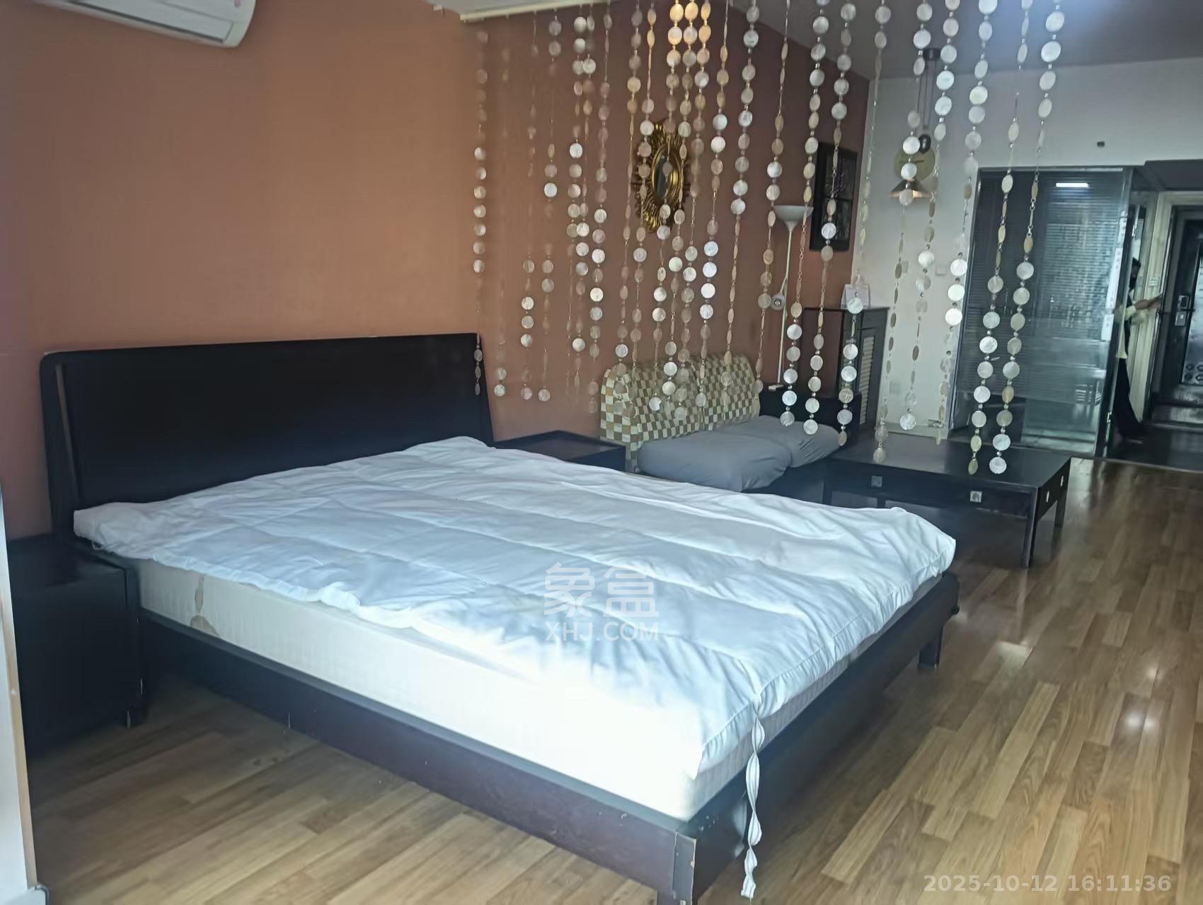 BOBO国际  1室1厅1卫    2300.0元/月室内图1