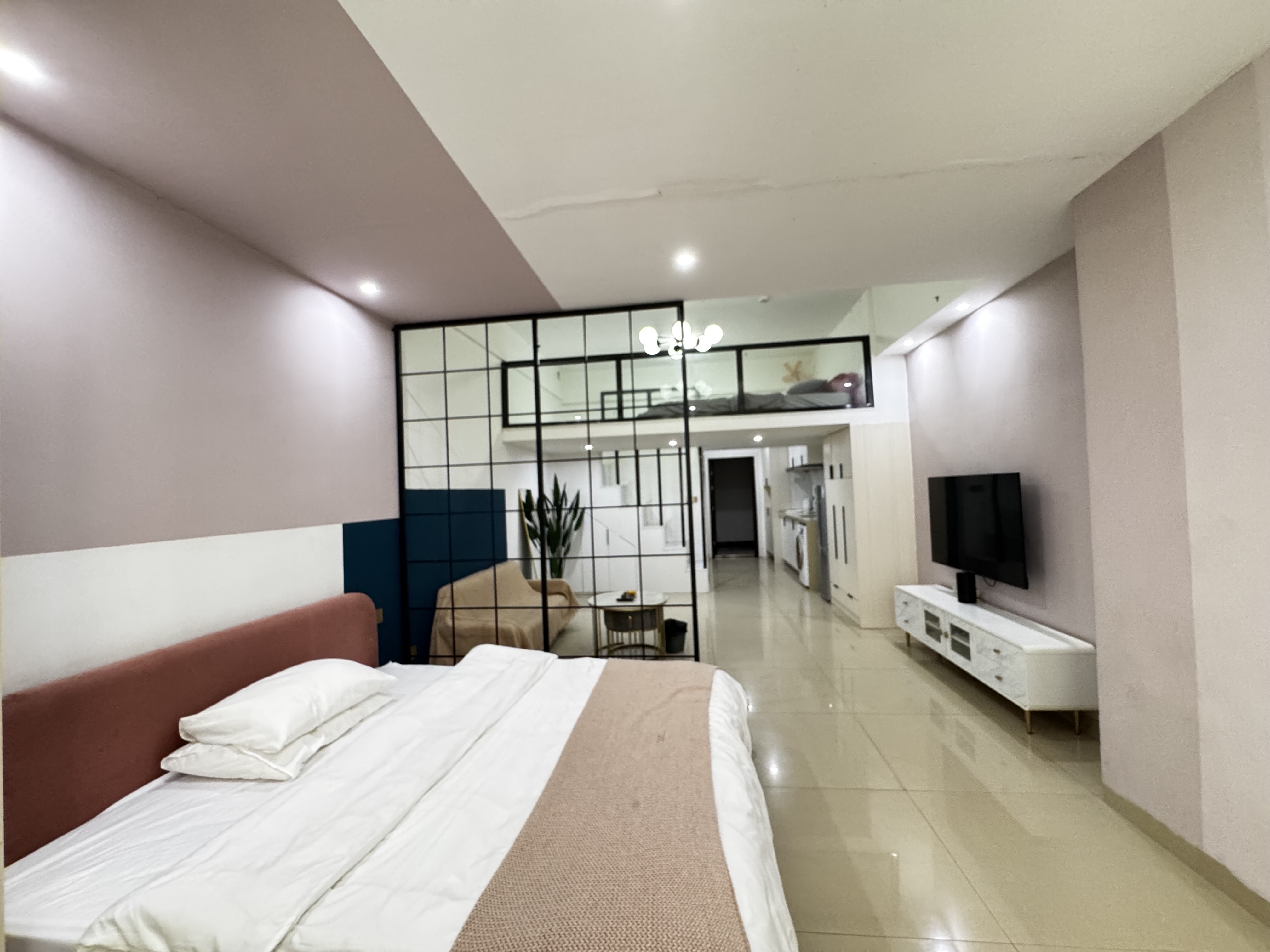 华南城市广场  1室1厅1卫    1600.0元/月