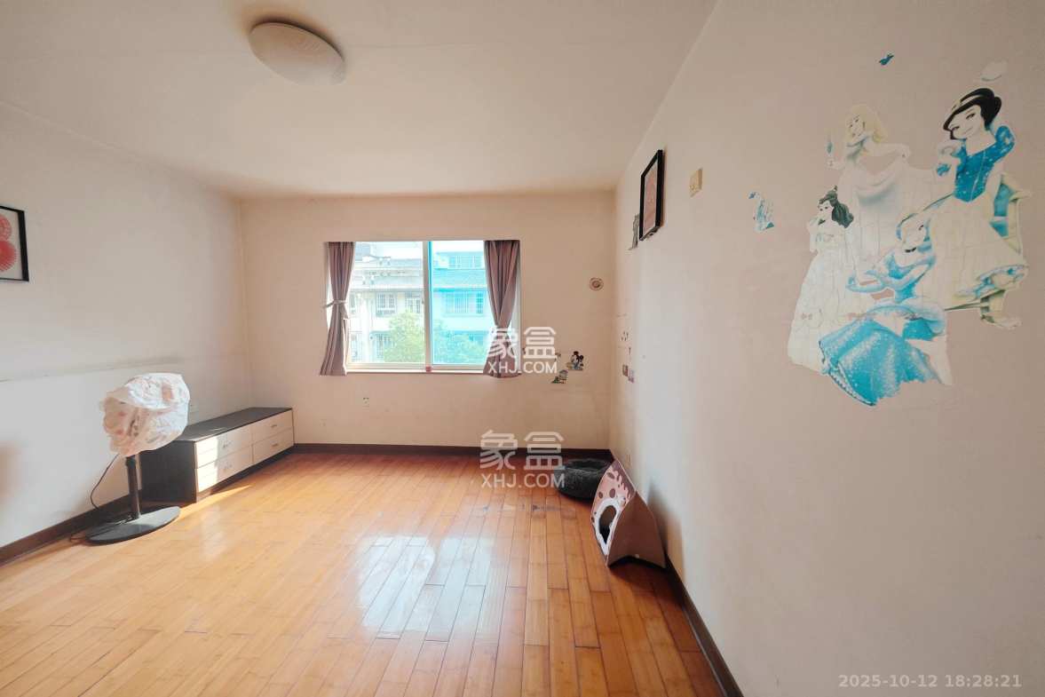 怡景民居 4室2厅2卫 53.0万 怡景民居 4室2厅2卫 53.0万卧室