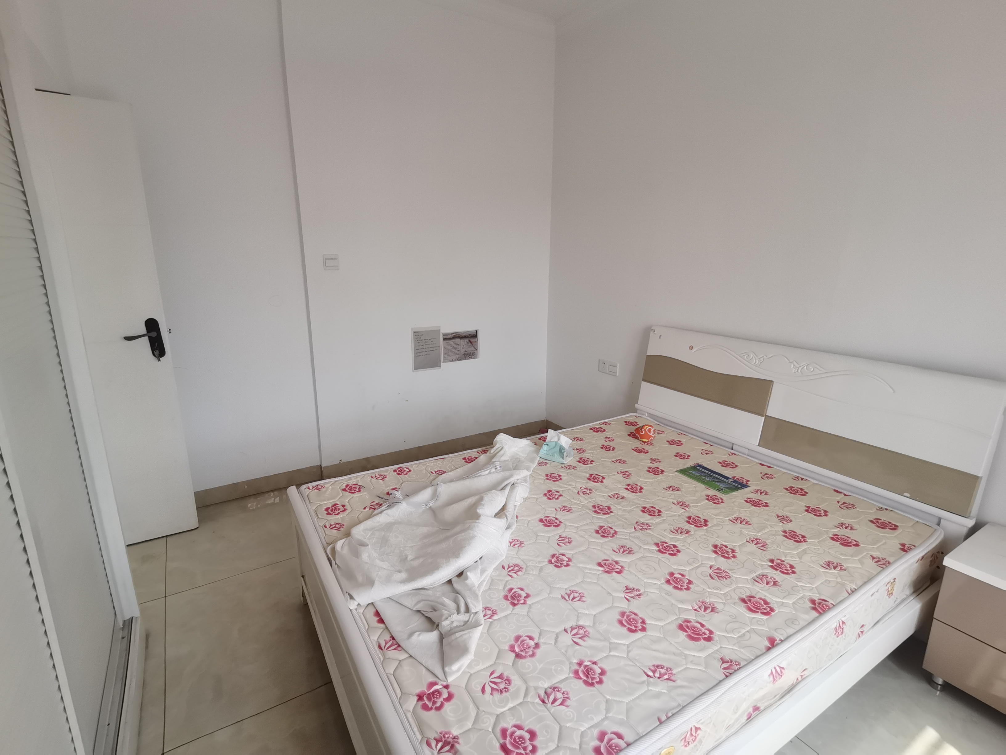 香格里拉 2室2厅1卫 1600.0元/月 香格里拉 2室2厅1卫 1600.0元/月室内图