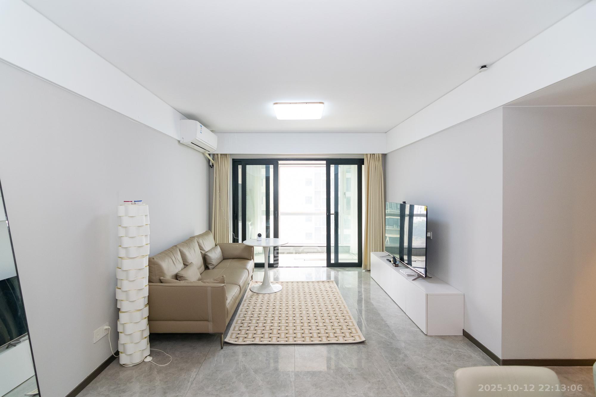 时代年华  3室2厅2卫    76.8万客厅