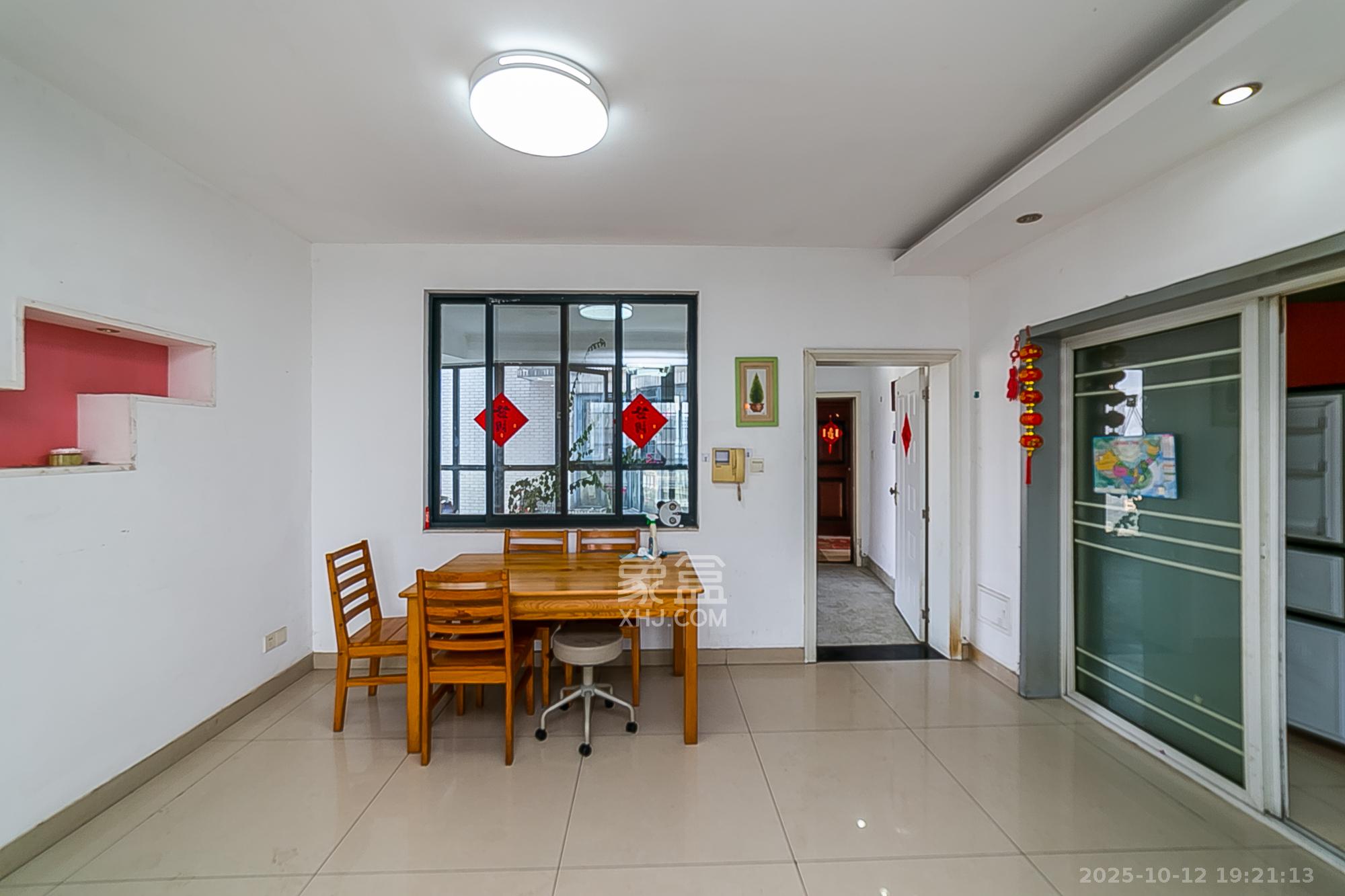 湘水一城(一期)  3室2厅2卫    108.0万客厅