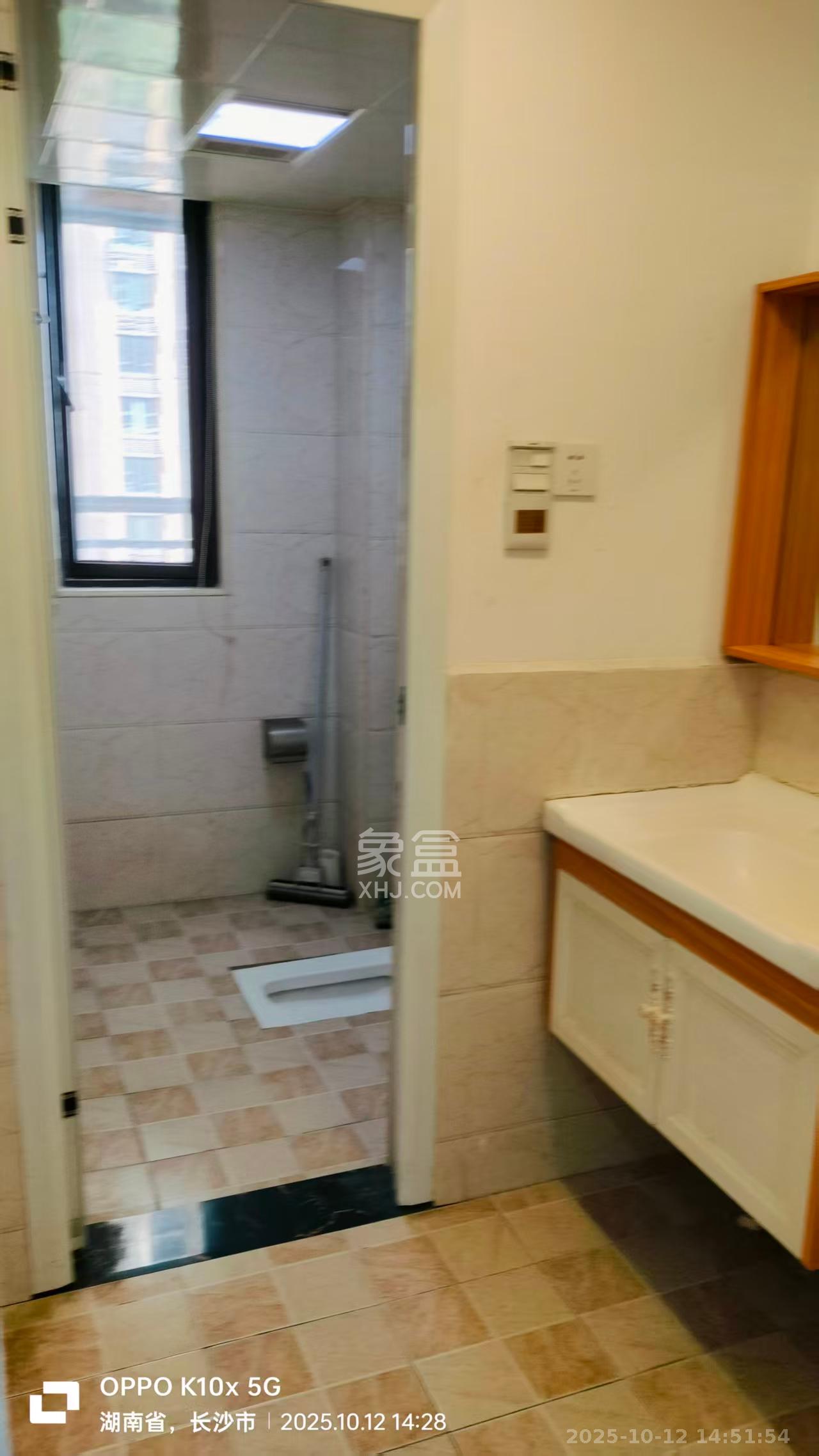 中欣楚天熙苑  3室2厅2卫    2500.0元/月 中欣楚天熙苑  3室2厅2卫    2500.0元/月小区图