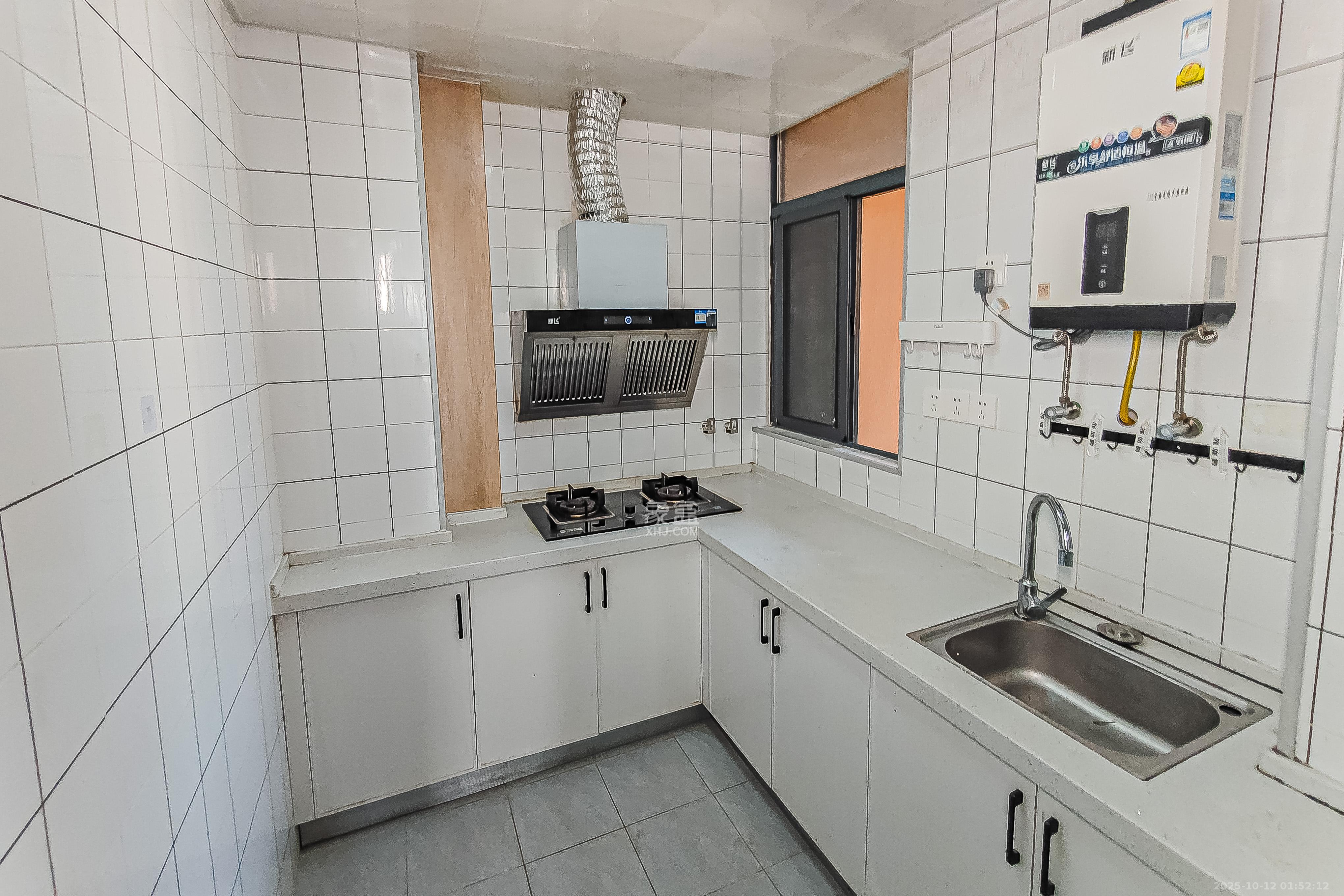 江南华府  3室2厅1卫    85.0万厨房