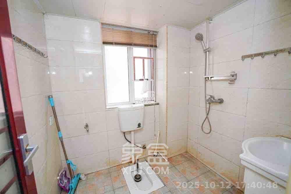 丽发新城 1室2厅2卫 1700.0元/月 丽发新城 1室2厅2卫 1700.0元/月室内图