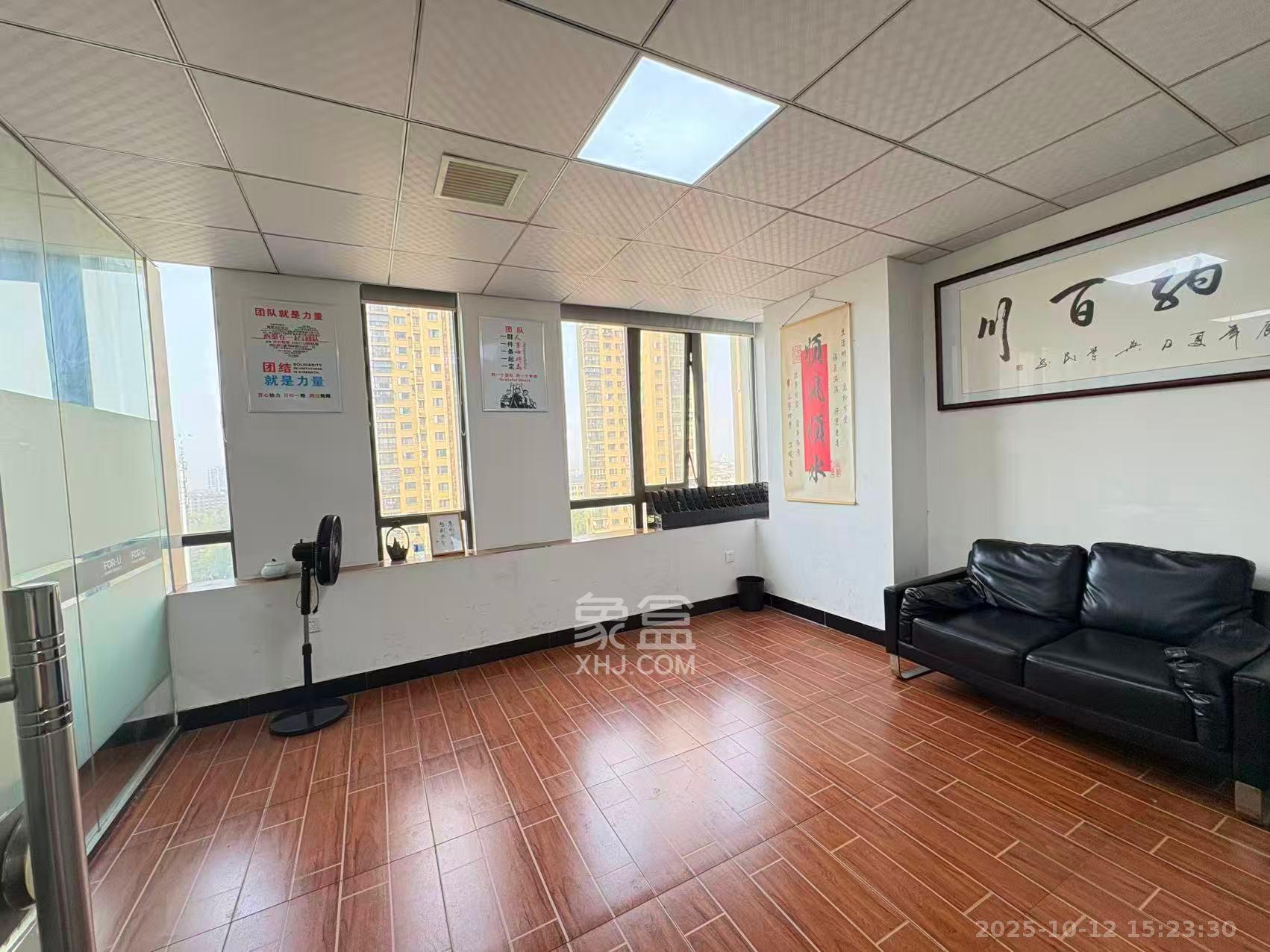 华润置地广场一期   112.0㎡      4000.0元/月室内图