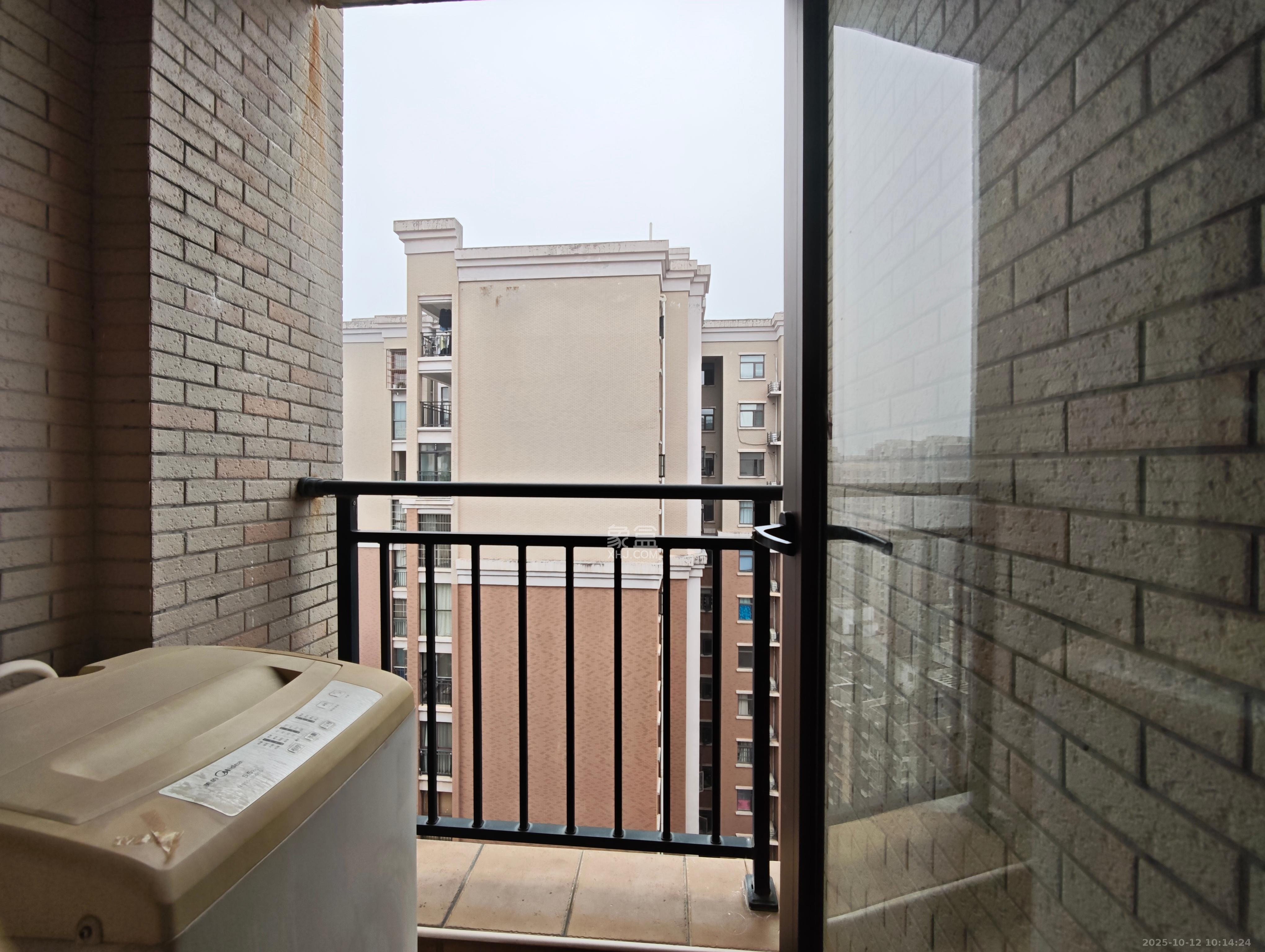 水岸世景 1室1厅1卫 1300.0元/月 水岸世景 1室1厅1卫 1300.0元/月室内图