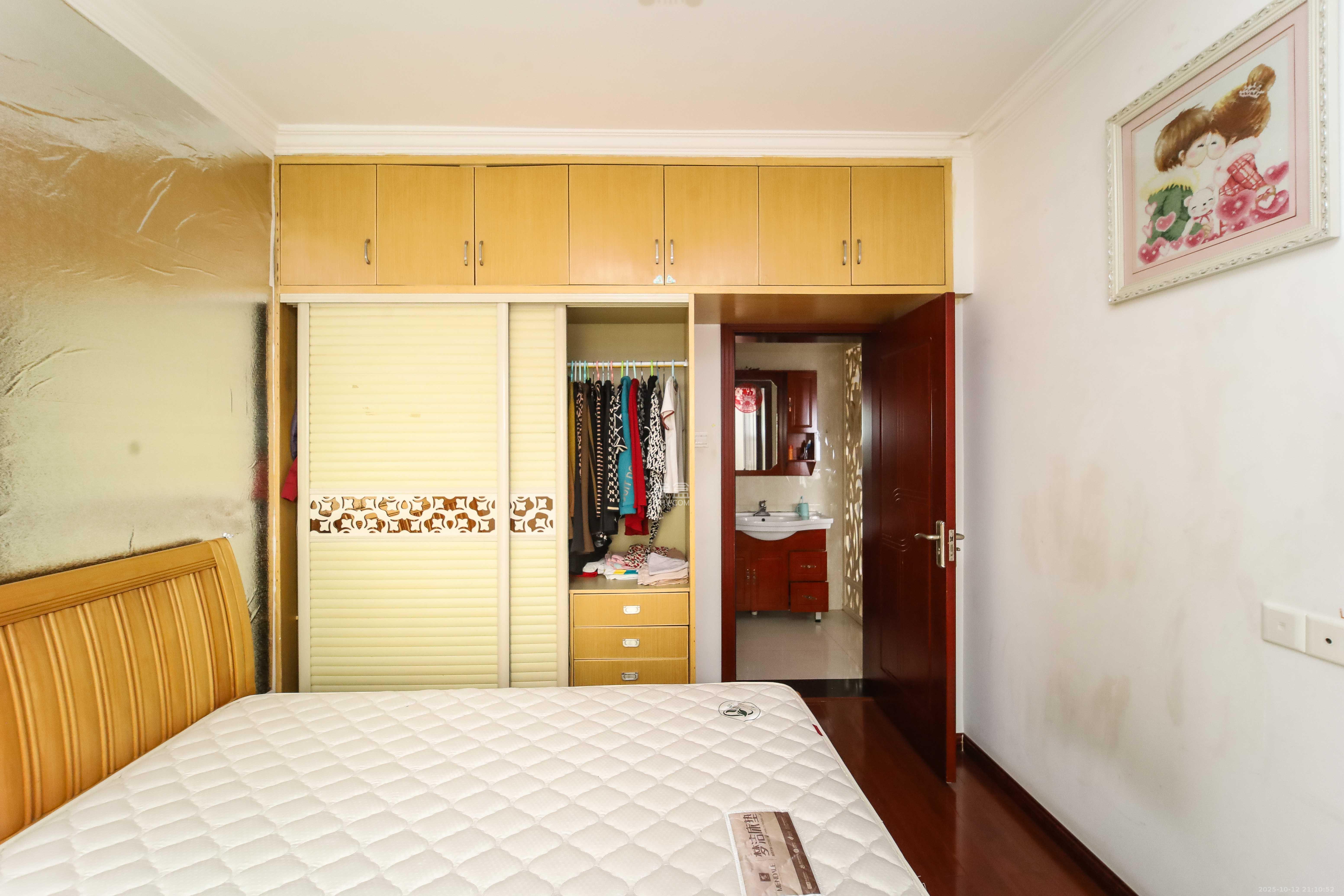 长房白沙湾  1室2厅2卫    83.8万卧室