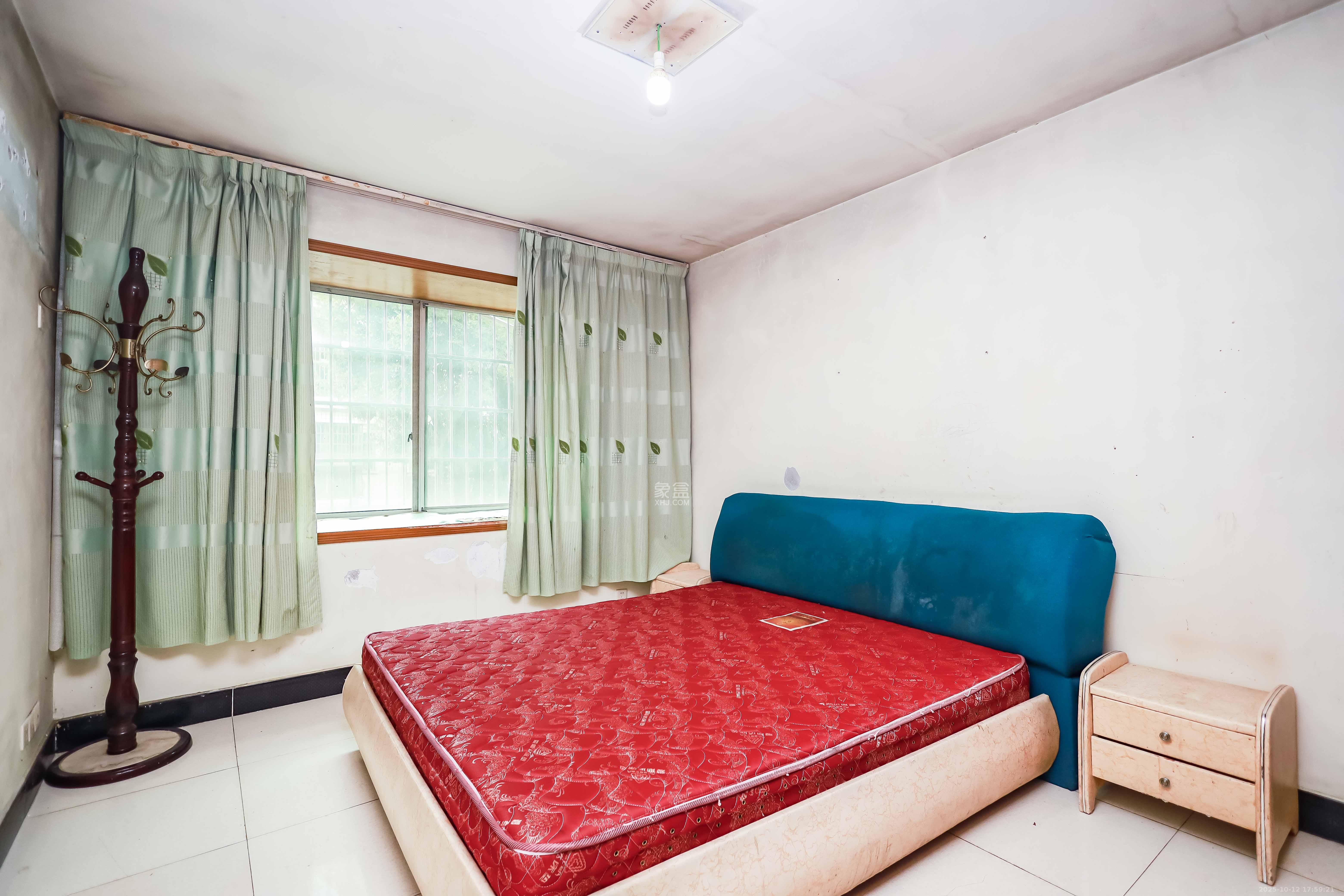 静园山庄  2室2厅1卫    50.0万卧室