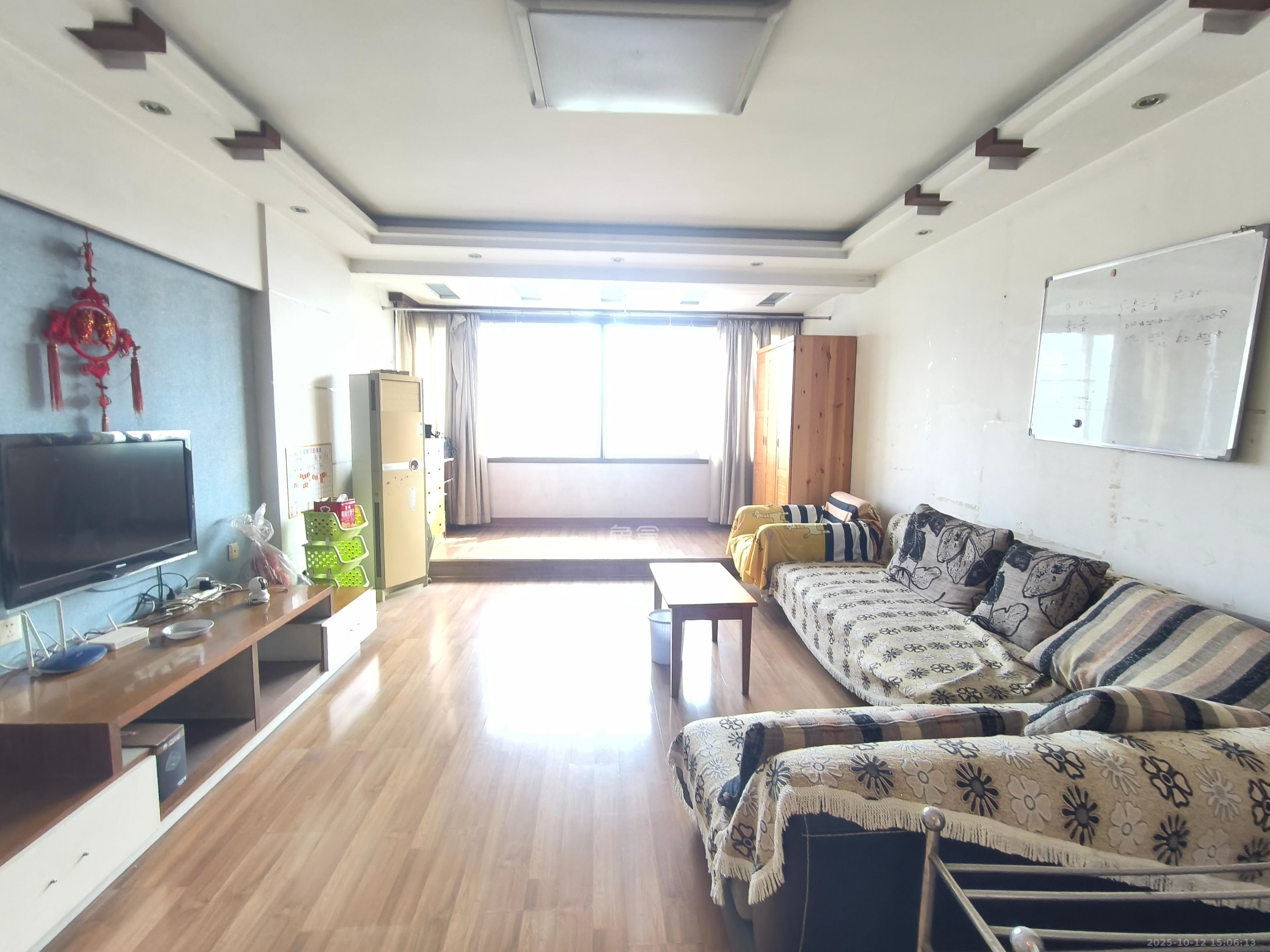 翡翠林居 3室2厅1卫 1800.0元/月 翡翠林居 3室2厅1卫 1800.0元/月室内图