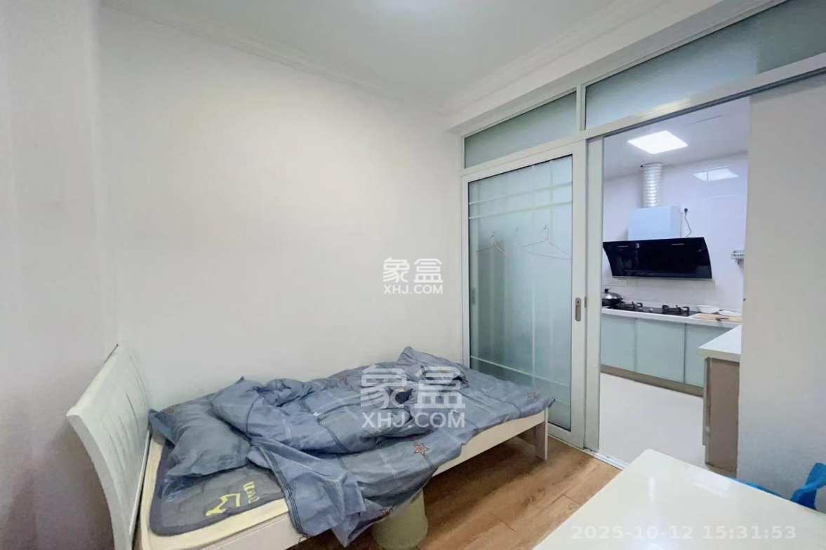 保利西海岸A区 1室1厅1卫 1500.0元/月 保利西海岸A区 1室1厅1卫 1500.0元/月室内图