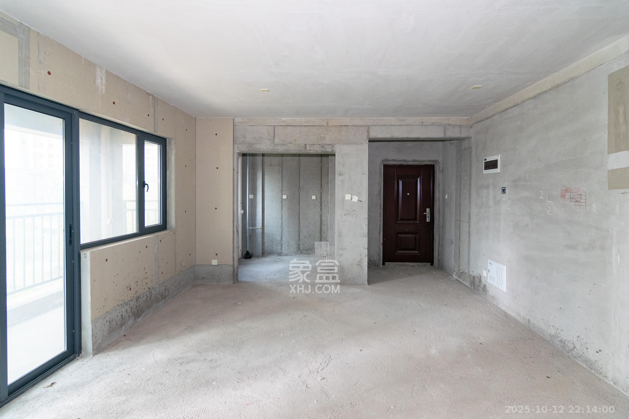 中粮鸿云  3室2厅2卫    86.0万客厅