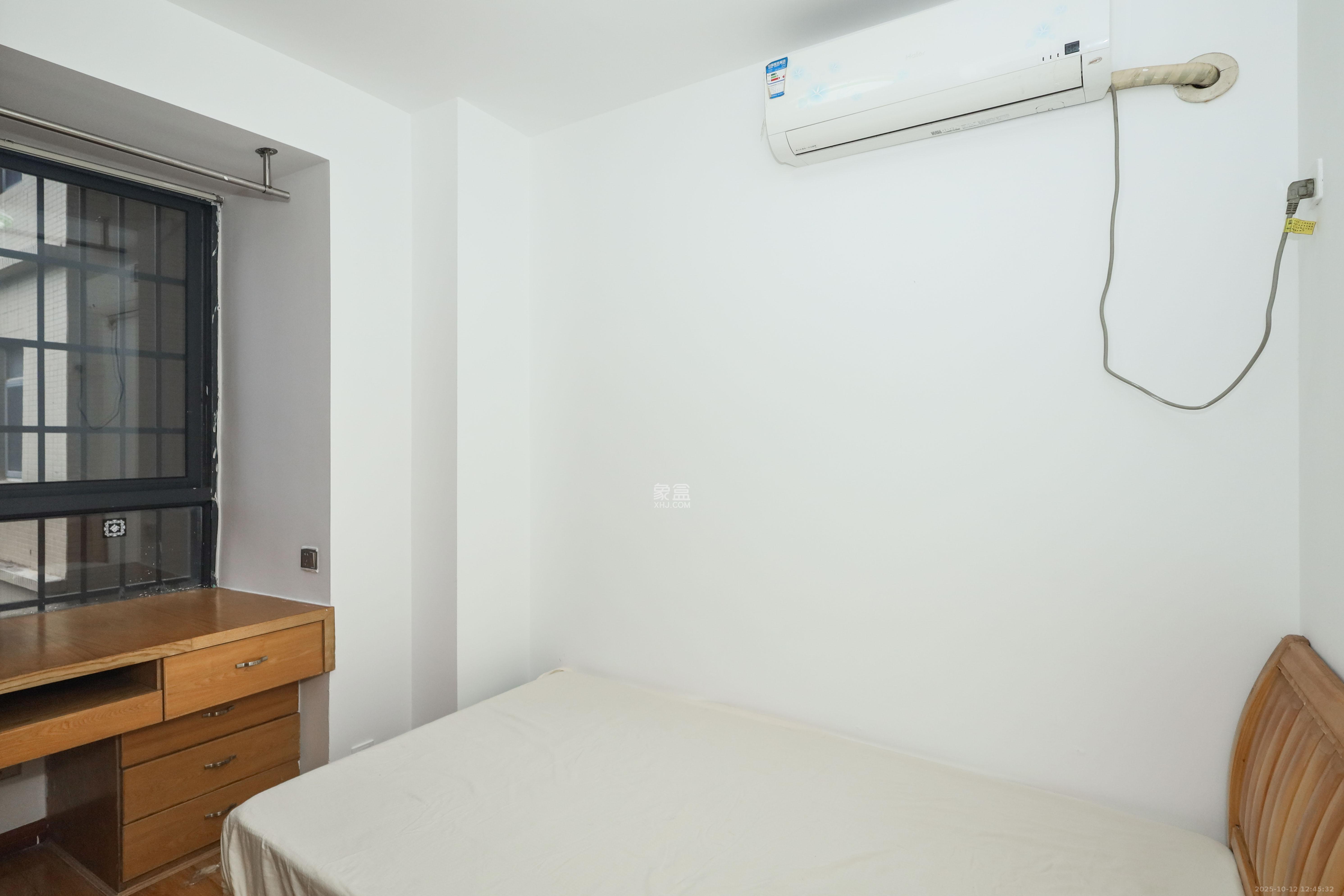 保利麓谷林语C区 3室1厅1卫 98.0万 保利麓谷林语C区 3室1厅1卫 98.0万卧室