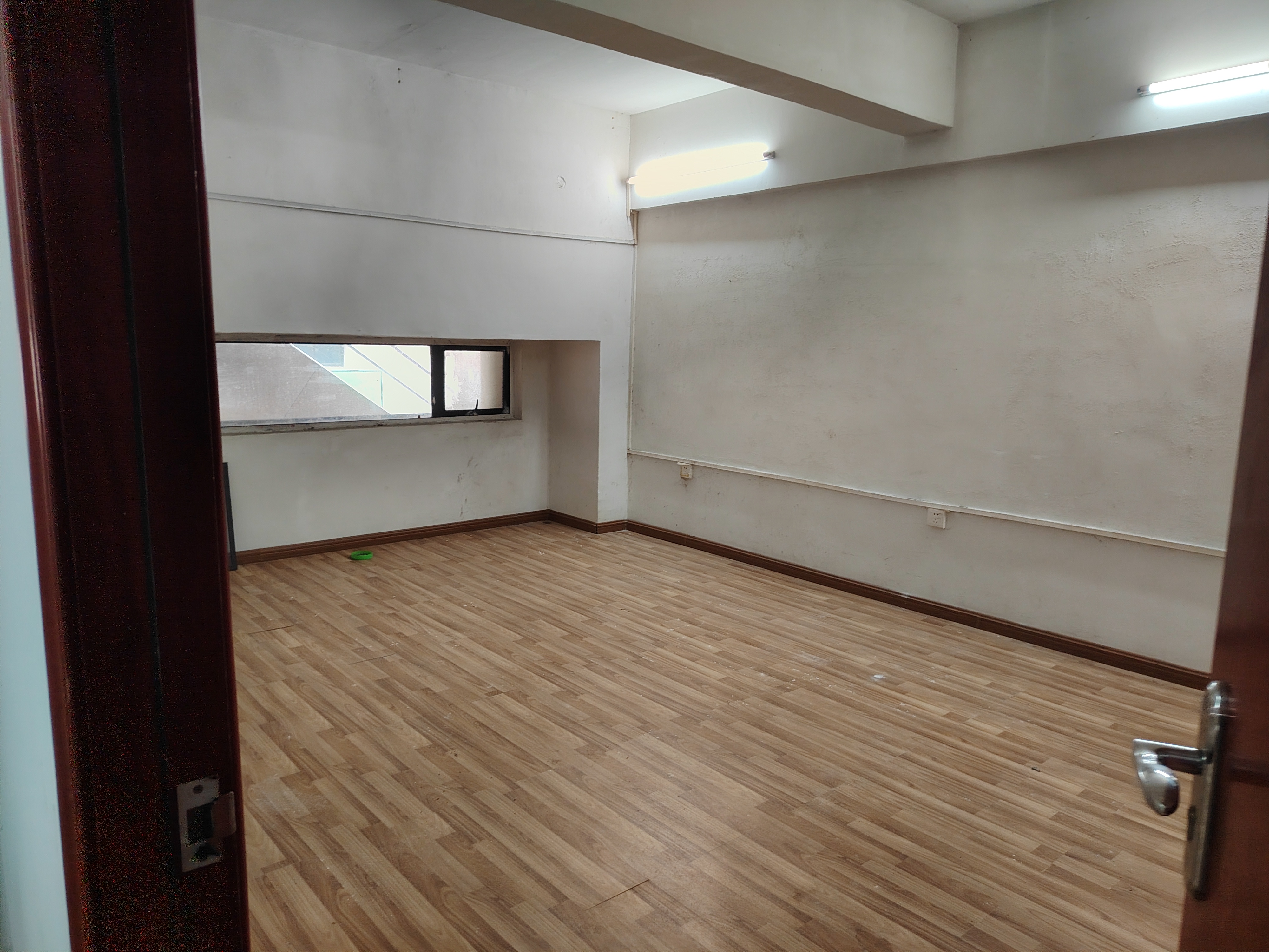 中海锦城   80.0㎡      6800.0元/月室内图