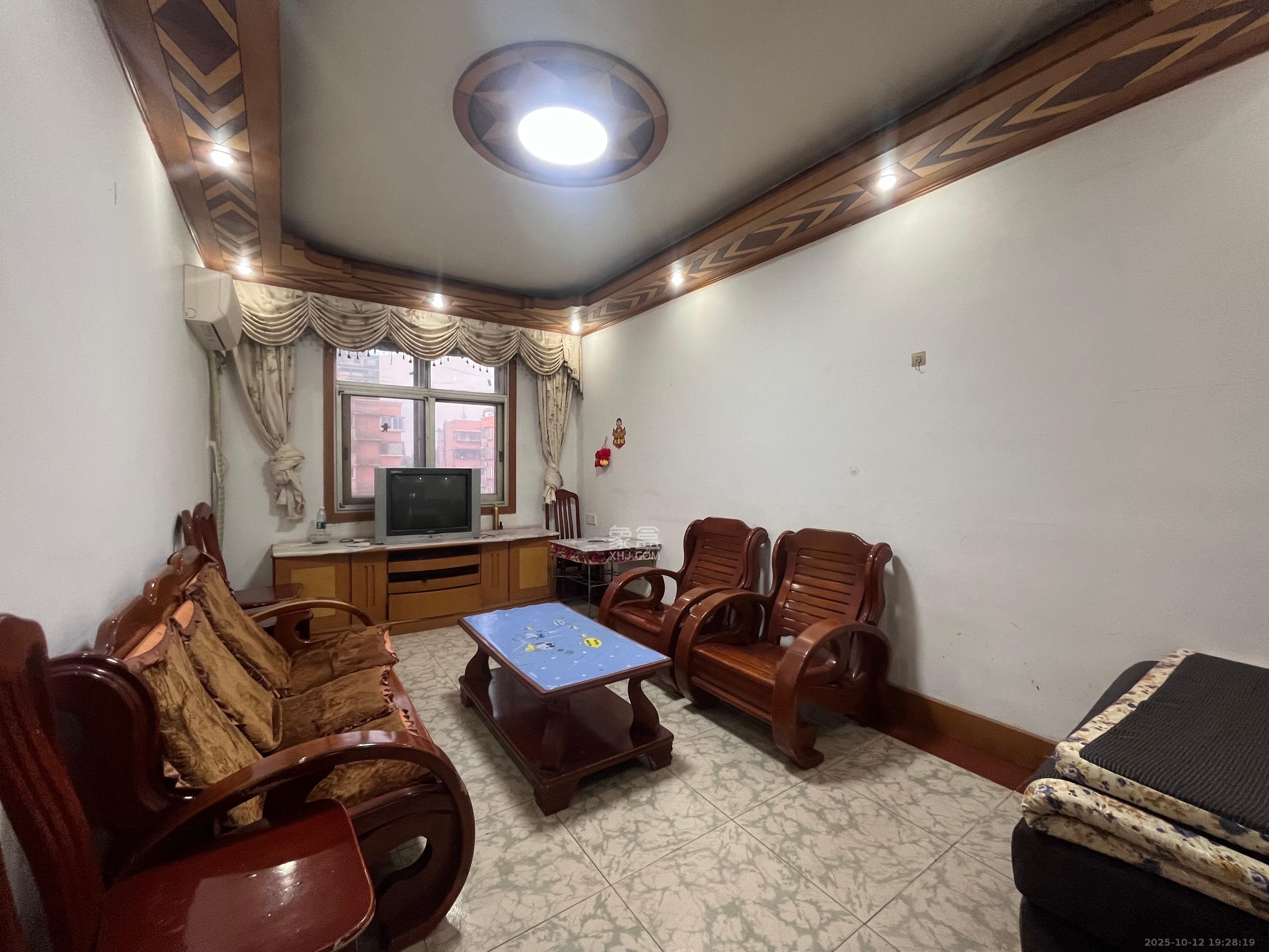 南湖公寓(万顺公寓) 2室2厅1卫 1200.0元/月 南湖公寓(万顺公寓) 2室2厅1卫 1200.0元/月室内图