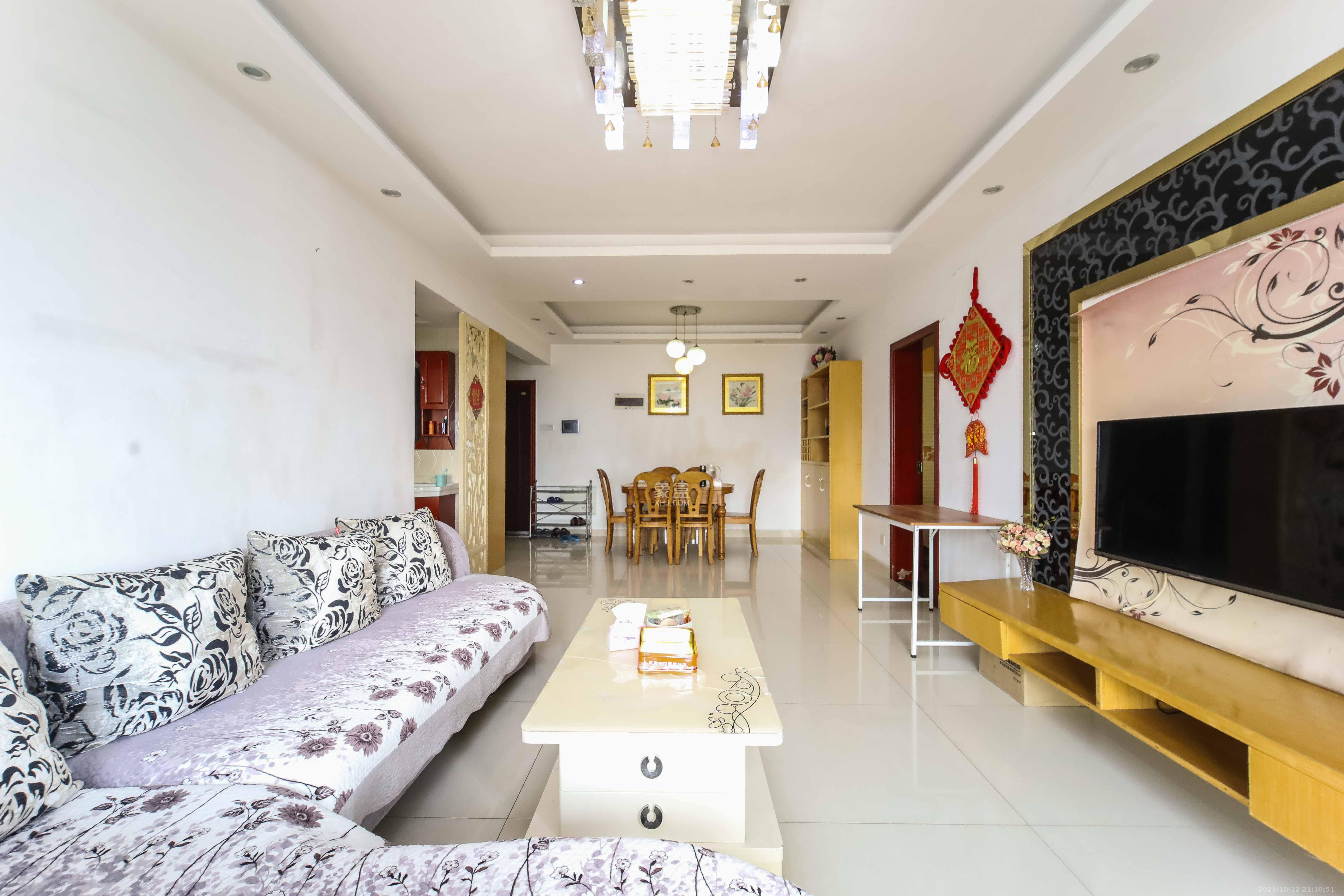 长房白沙湾  1室2厅2卫    83.8万客厅