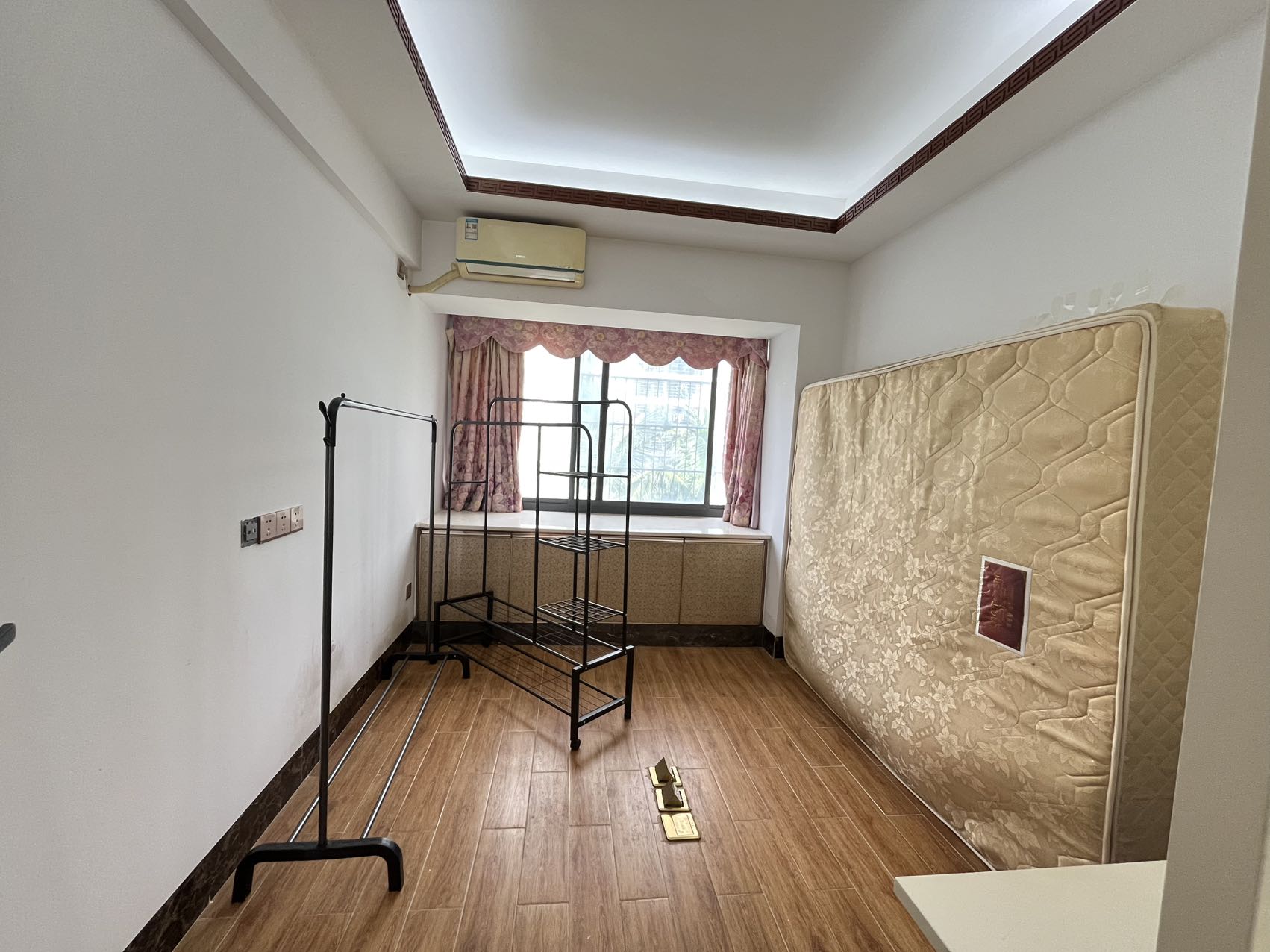 椰岛广场  5室2厅2卫    4800.0元/月 椰岛广场  5室2厅2卫    4800.0元/月室内图