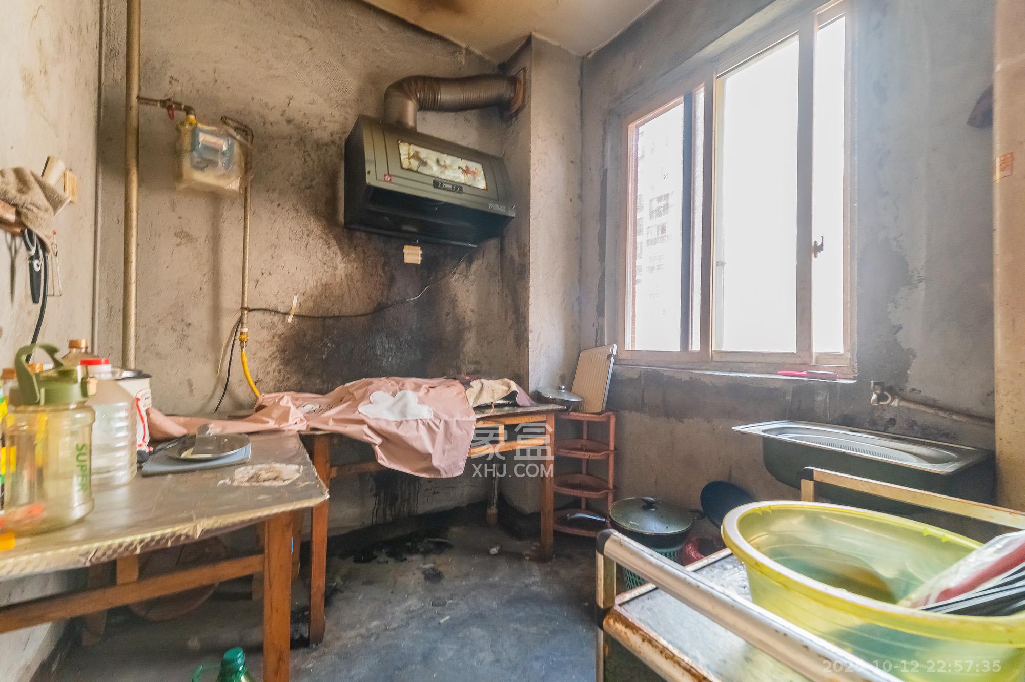 彩都公寓  1室1厅1卫    32.8万厨房