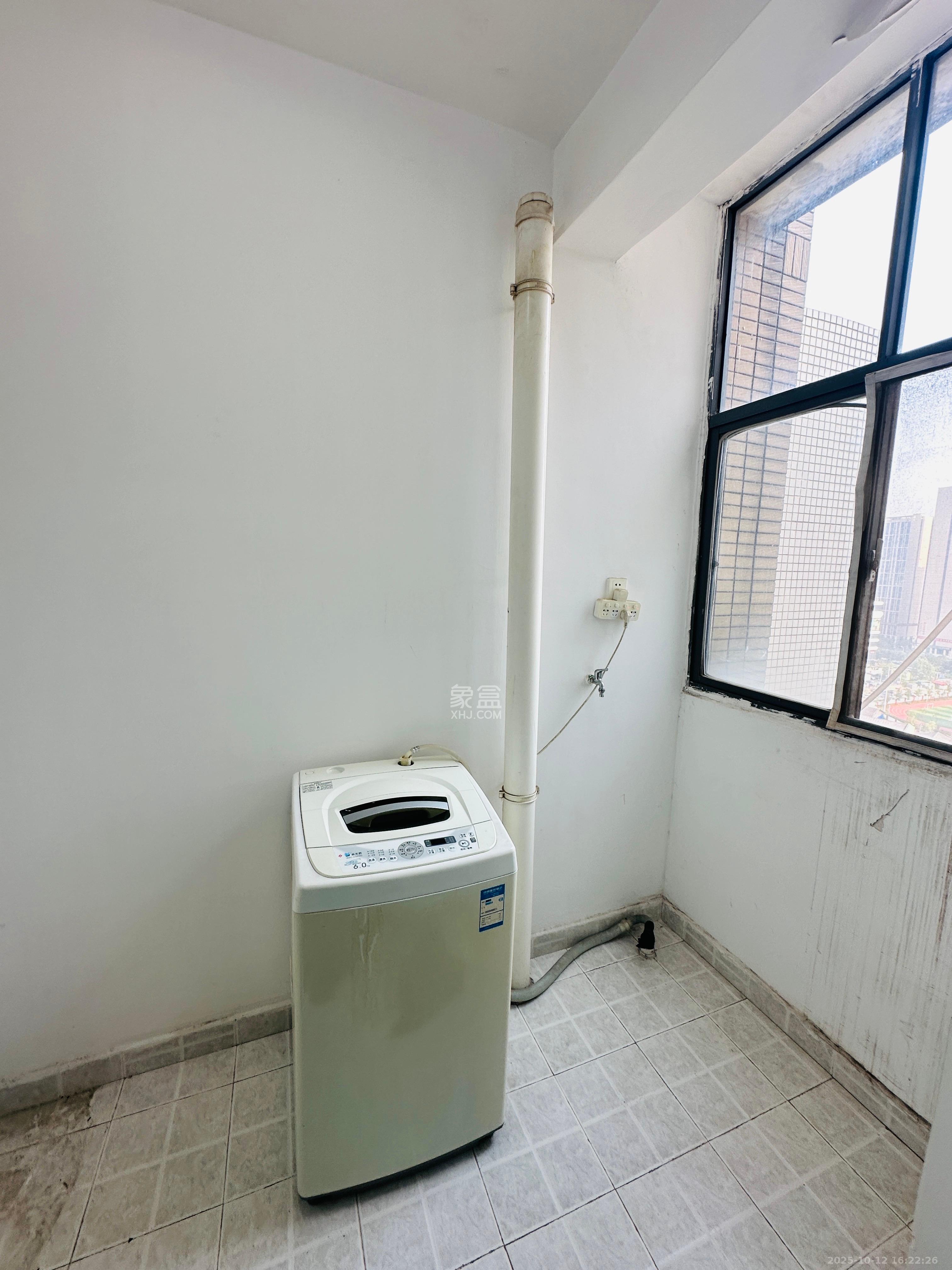 新城新世界一二三期  2室2厅1卫    2200.0元/月室内图