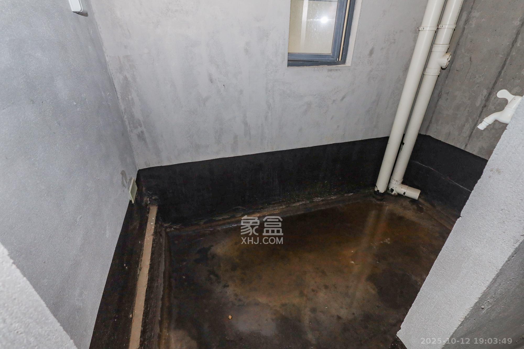 轨道中建麓江府  4室2厅2卫    218.0万卫生间