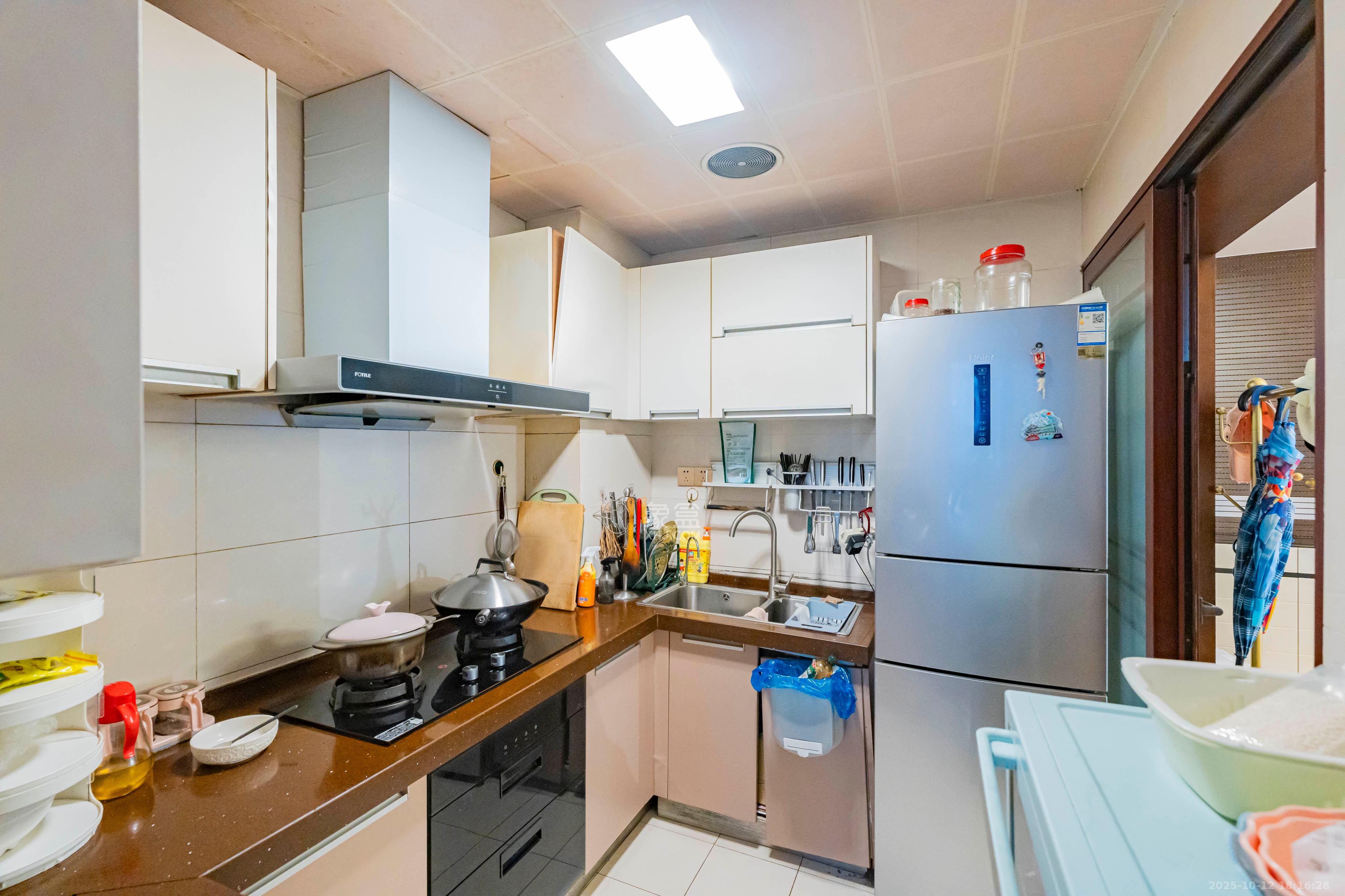 华盛新外滩 4室2厅2卫 238.0万 华盛新外滩 4室2厅2卫 238.0万厨房