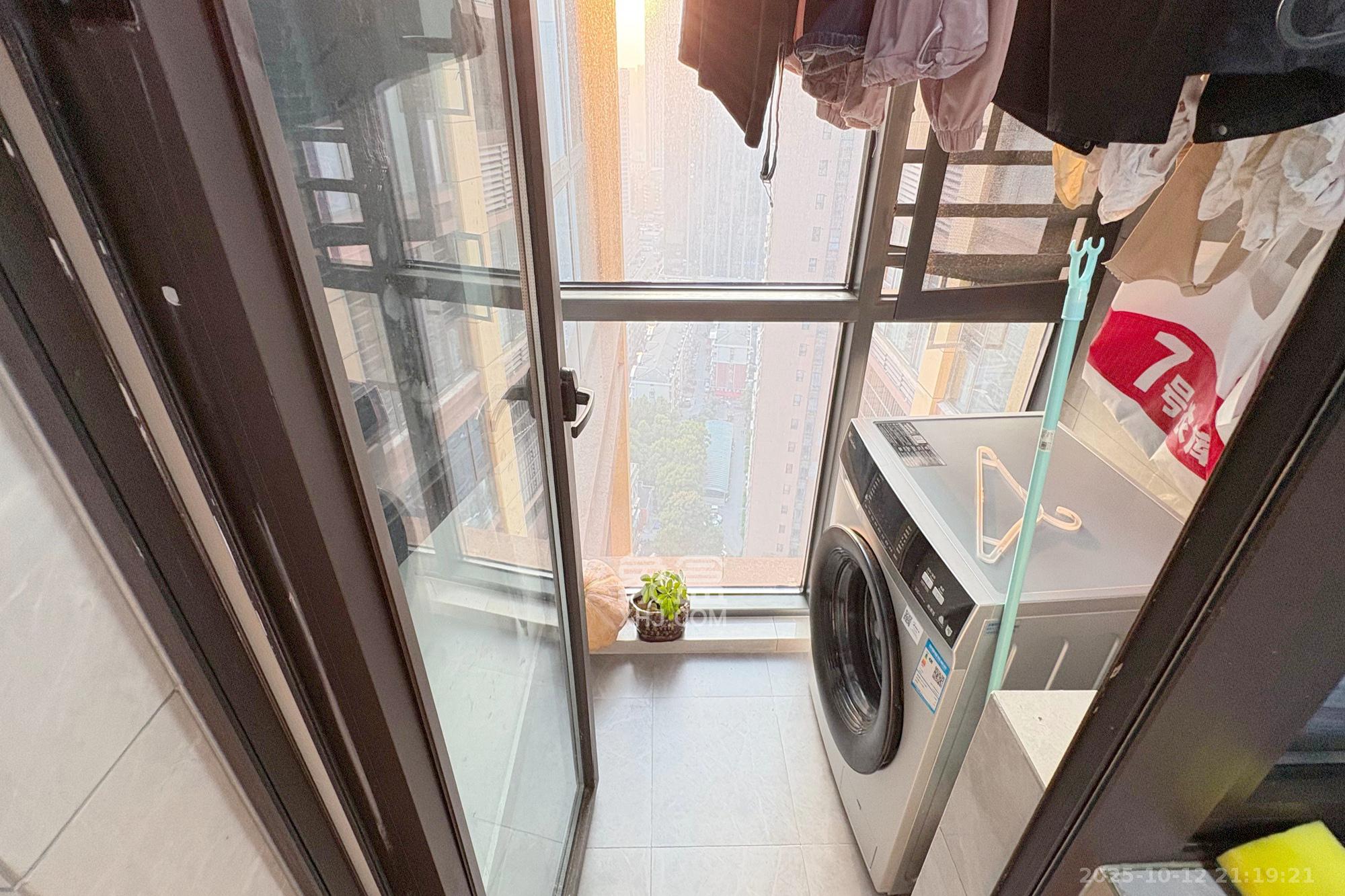 尚东金河湾  3室2厅2卫    120.0万阳台