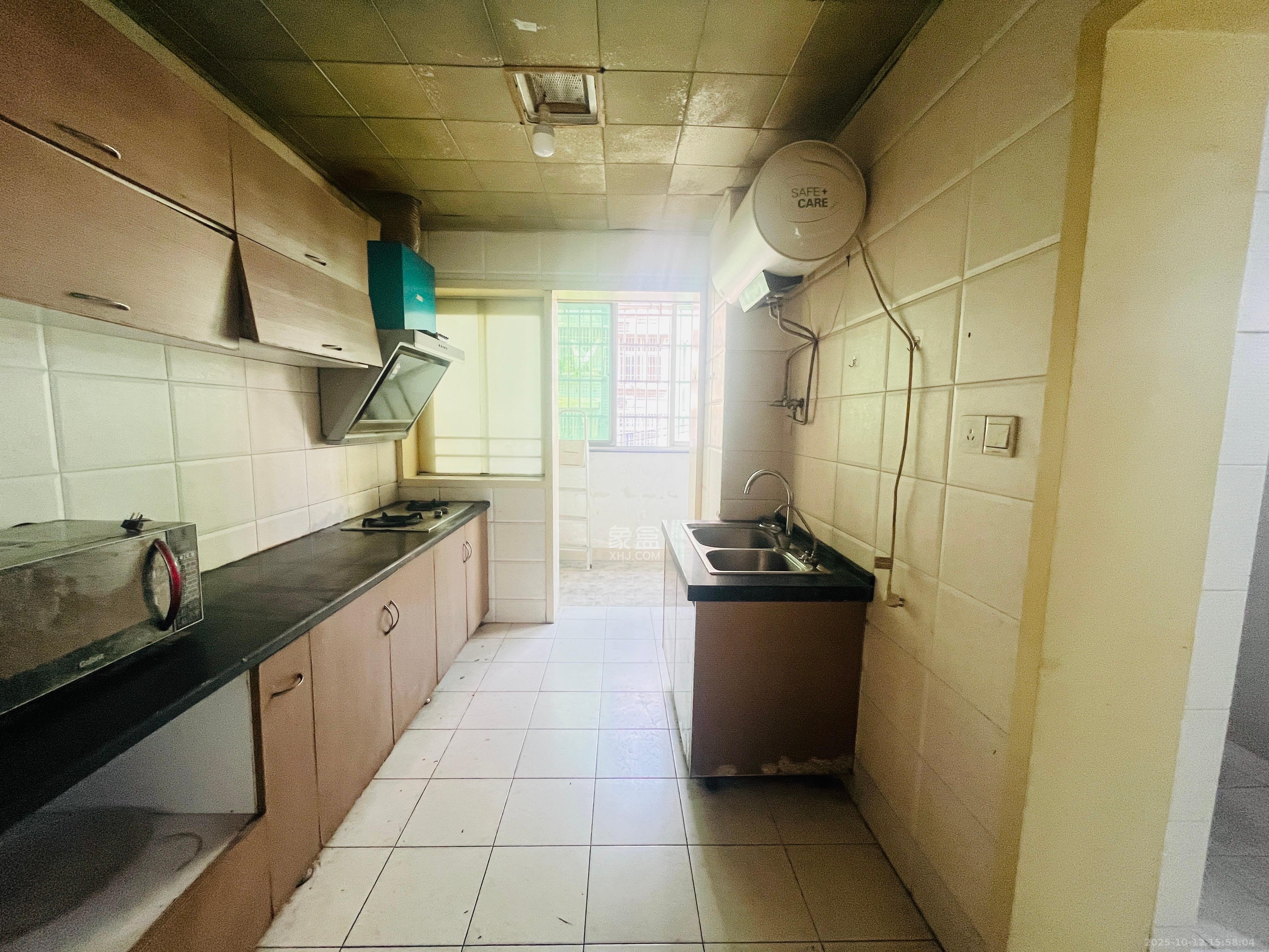 石岭小区A区  3室2厅2卫    2600.0元/月 石岭小区A区  3室2厅2卫    2600.0元/月室内图