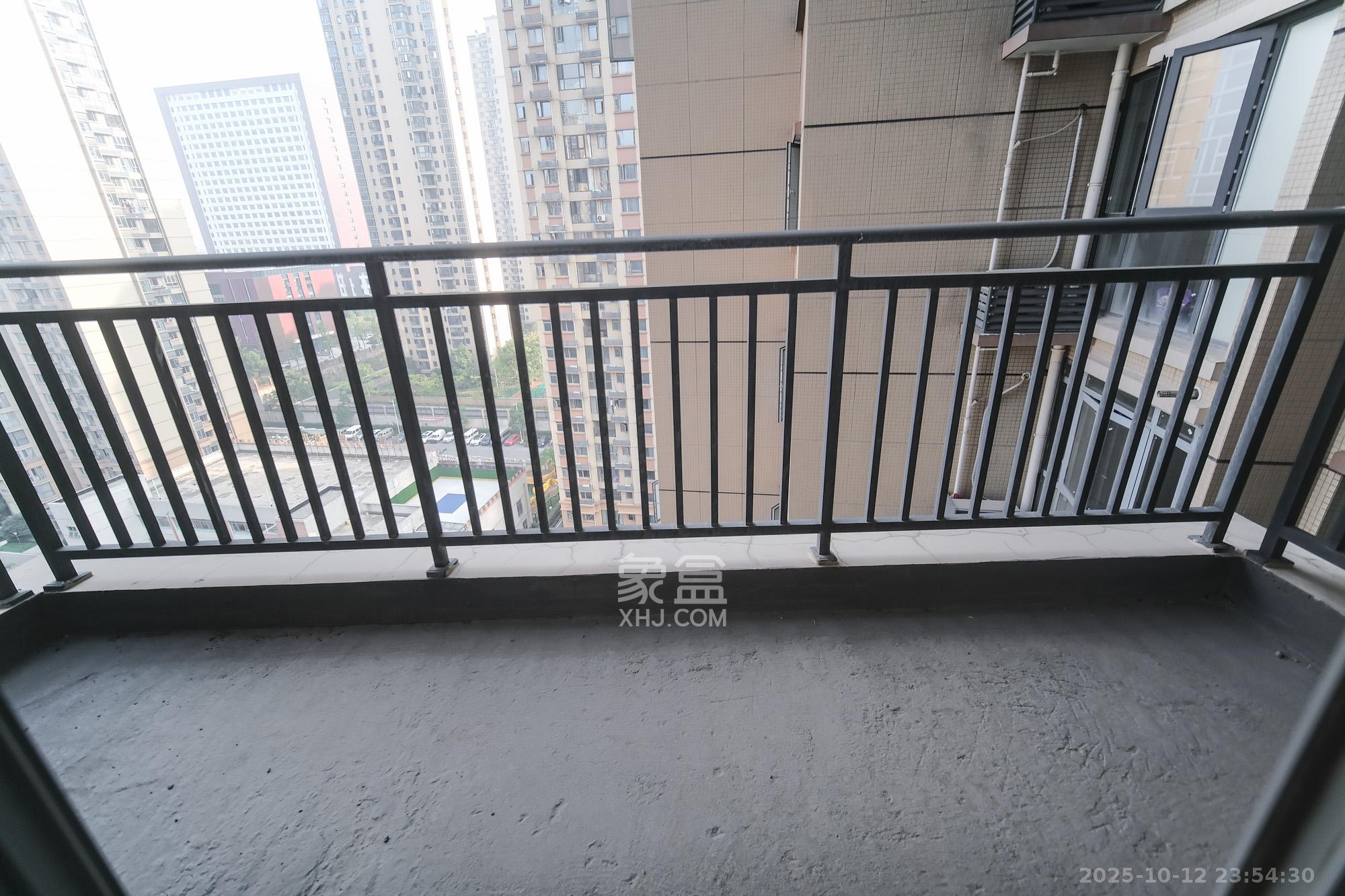 湖湘奥林匹克花园 4室2厅2卫 105.0万 湖湘奥林匹克花园 4室2厅2卫 105.0万阳台