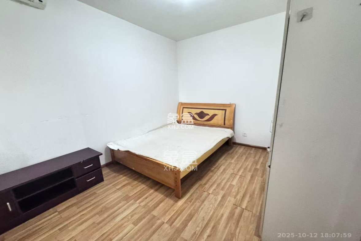 兴隆景苑 2室2厅1卫 1700.0元/月 兴隆景苑 2室2厅1卫 1700.0元/月室内图