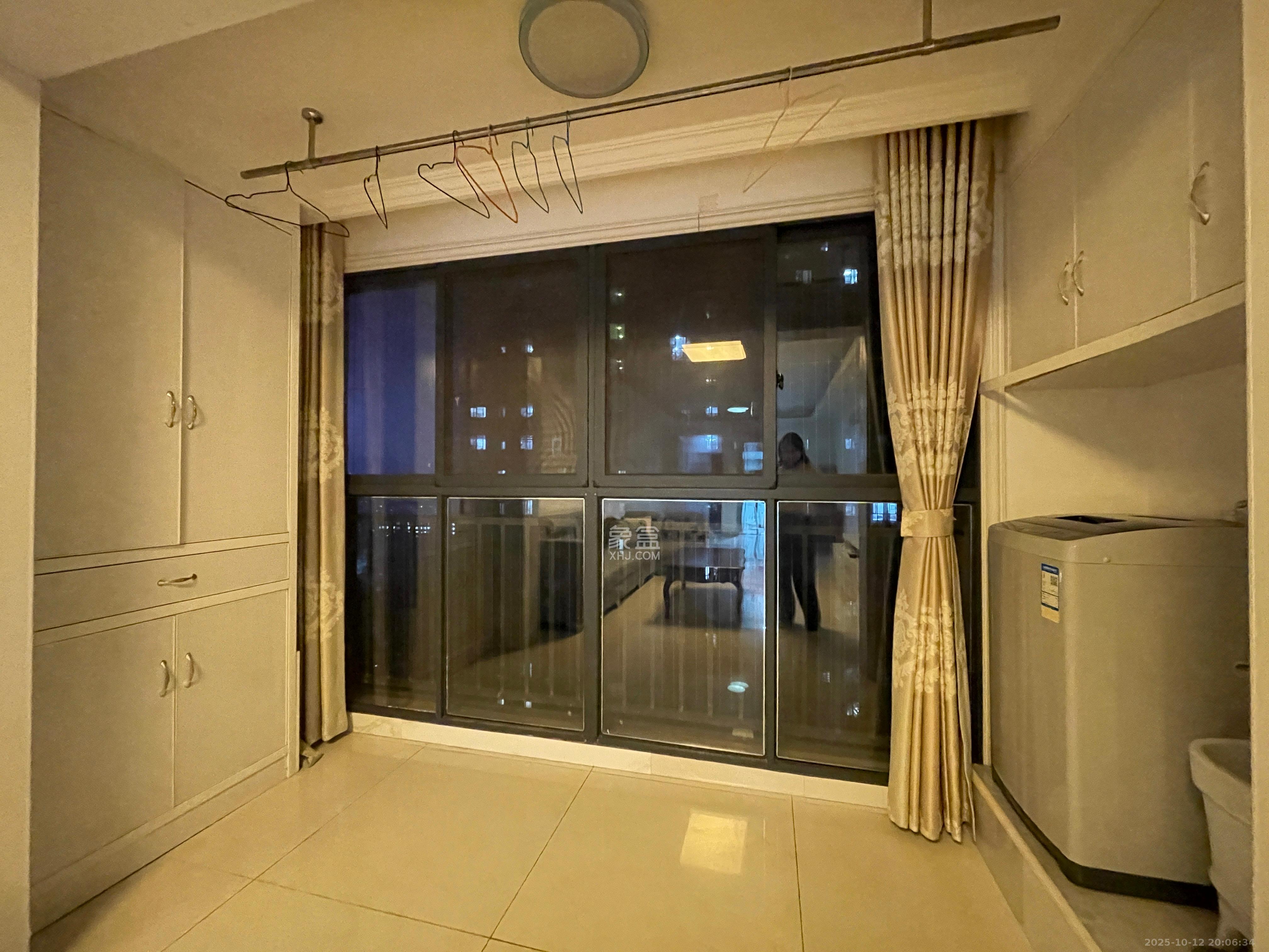 荣盛花语书苑  3室2厅1卫    2500.0元/月 荣盛花语书苑  3室2厅1卫    2500.0元/月室内图