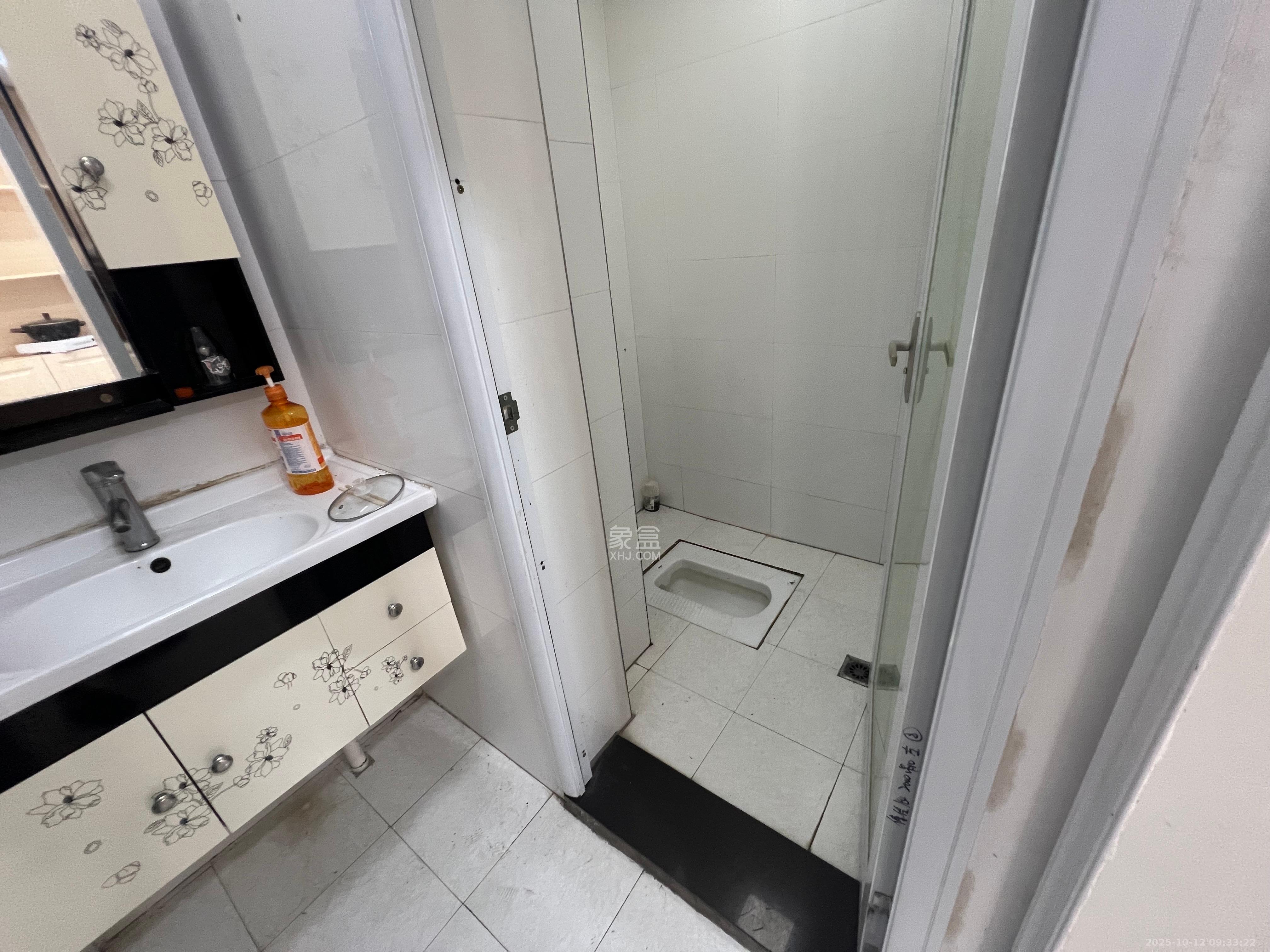 华晨国际公馆 5室1厅1卫 7500.0元/月 华晨国际公馆 5室1厅1卫 7500.0元/月室内图