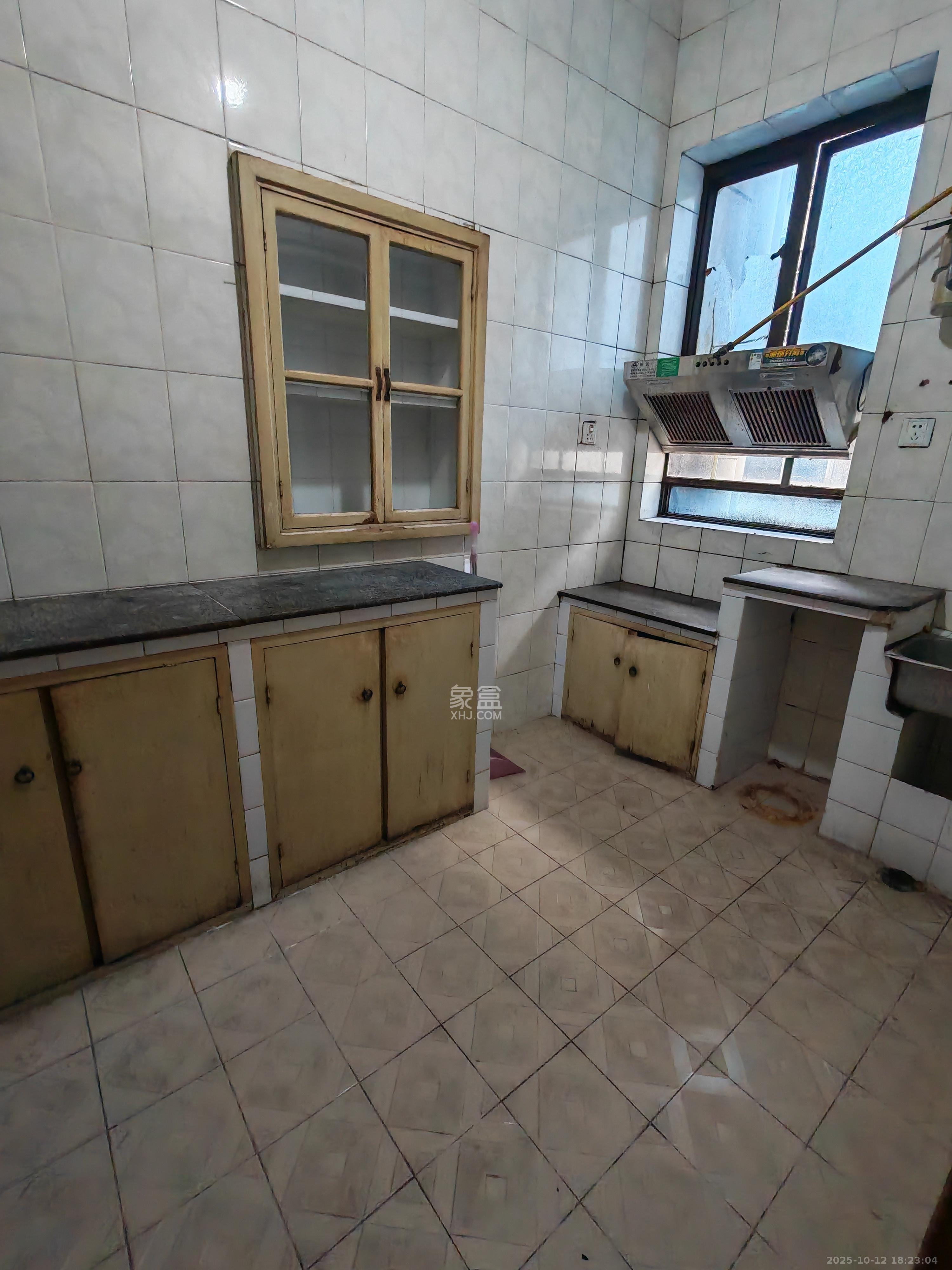 省地税局  3室1厅1卫    2000.0元/月 省地税局  3室1厅1卫    2000.0元/月室内图