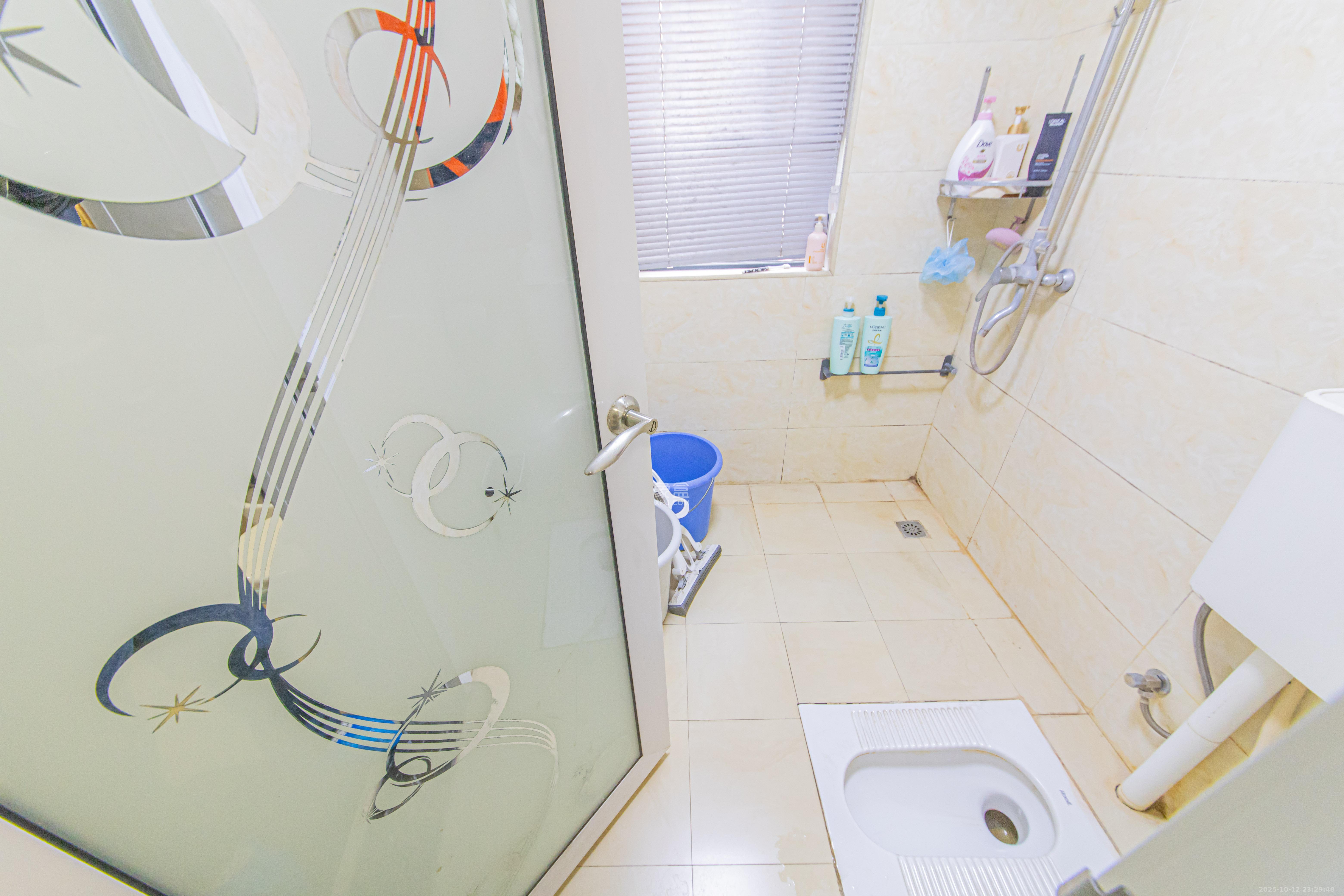 中建芙蓉嘉苑 3室2厅2卫 130.0万 中建芙蓉嘉苑 3室2厅2卫 130.0万卫生间