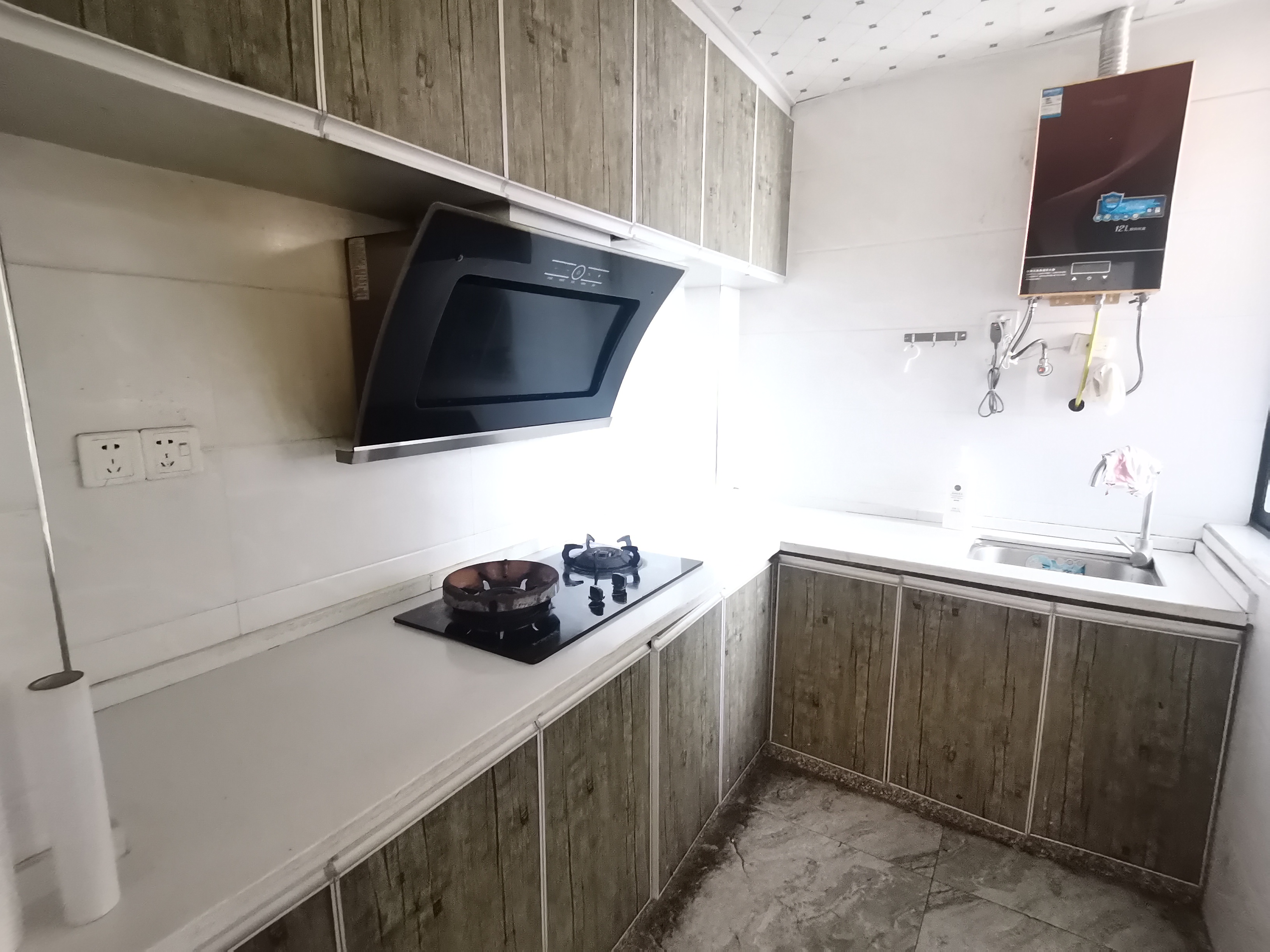 香格里拉 2室2厅1卫 1600.0元/月 香格里拉 2室2厅1卫 1600.0元/月室内图