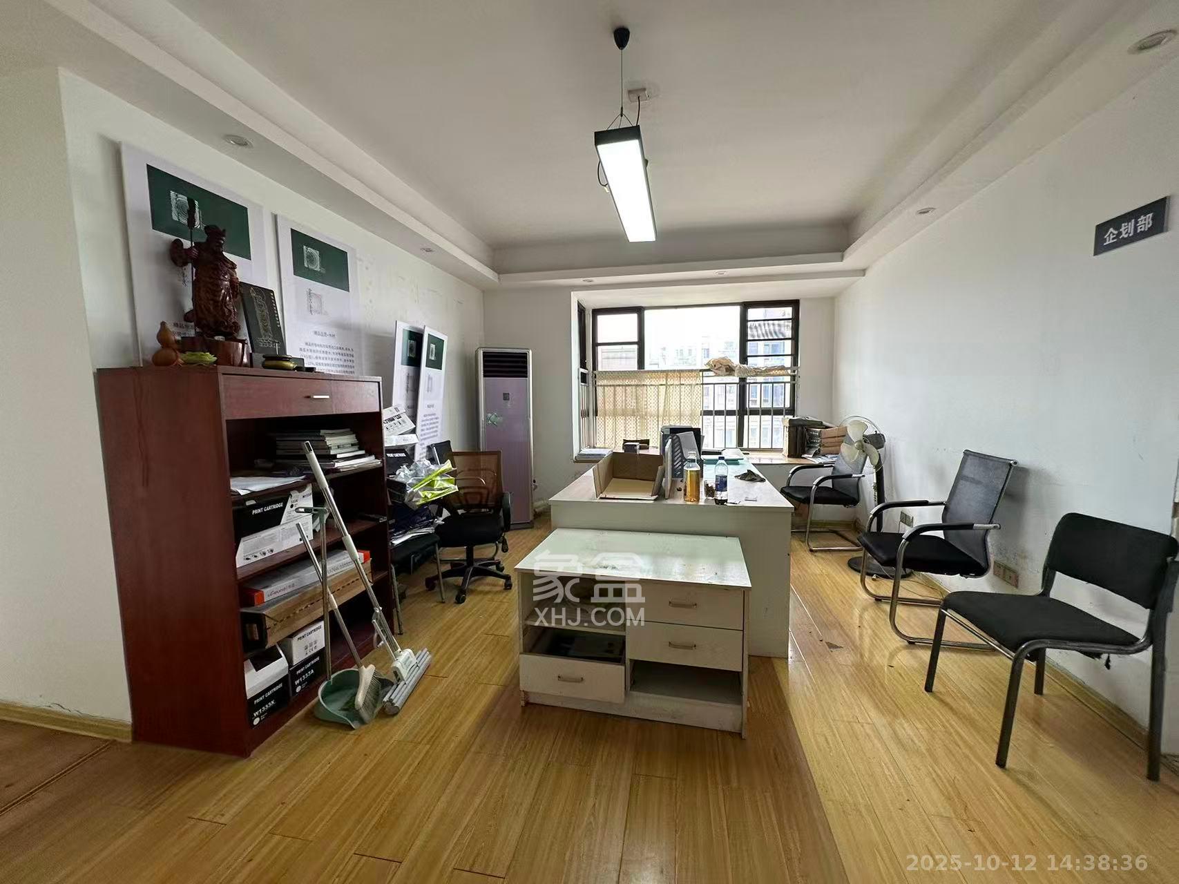 百纳广场(百纳公寓)  3室2厅2卫    2600.0元/月 百纳广场(百纳公寓)  3室2厅2卫    2600.0元/月