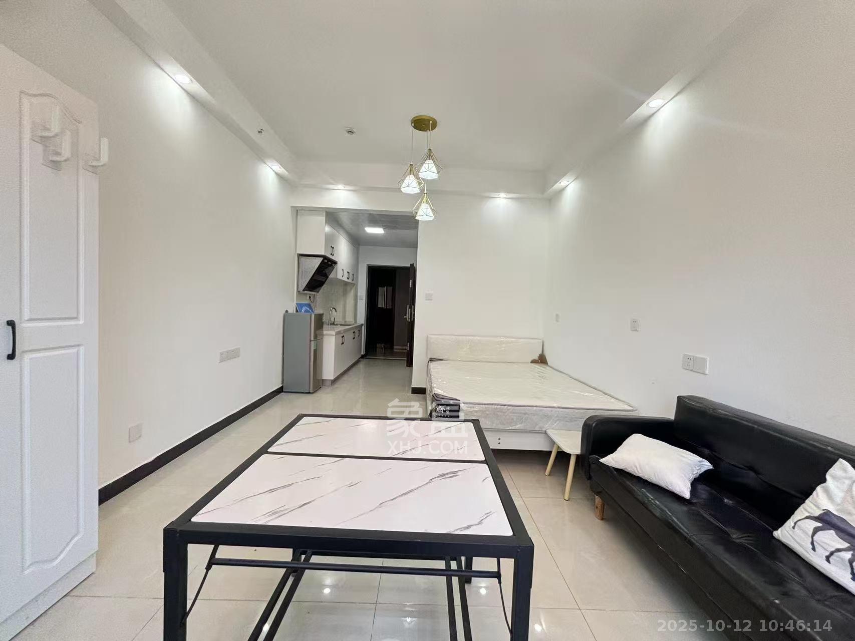 蓝光雍锦半岛   39.0㎡      1300.0元/月