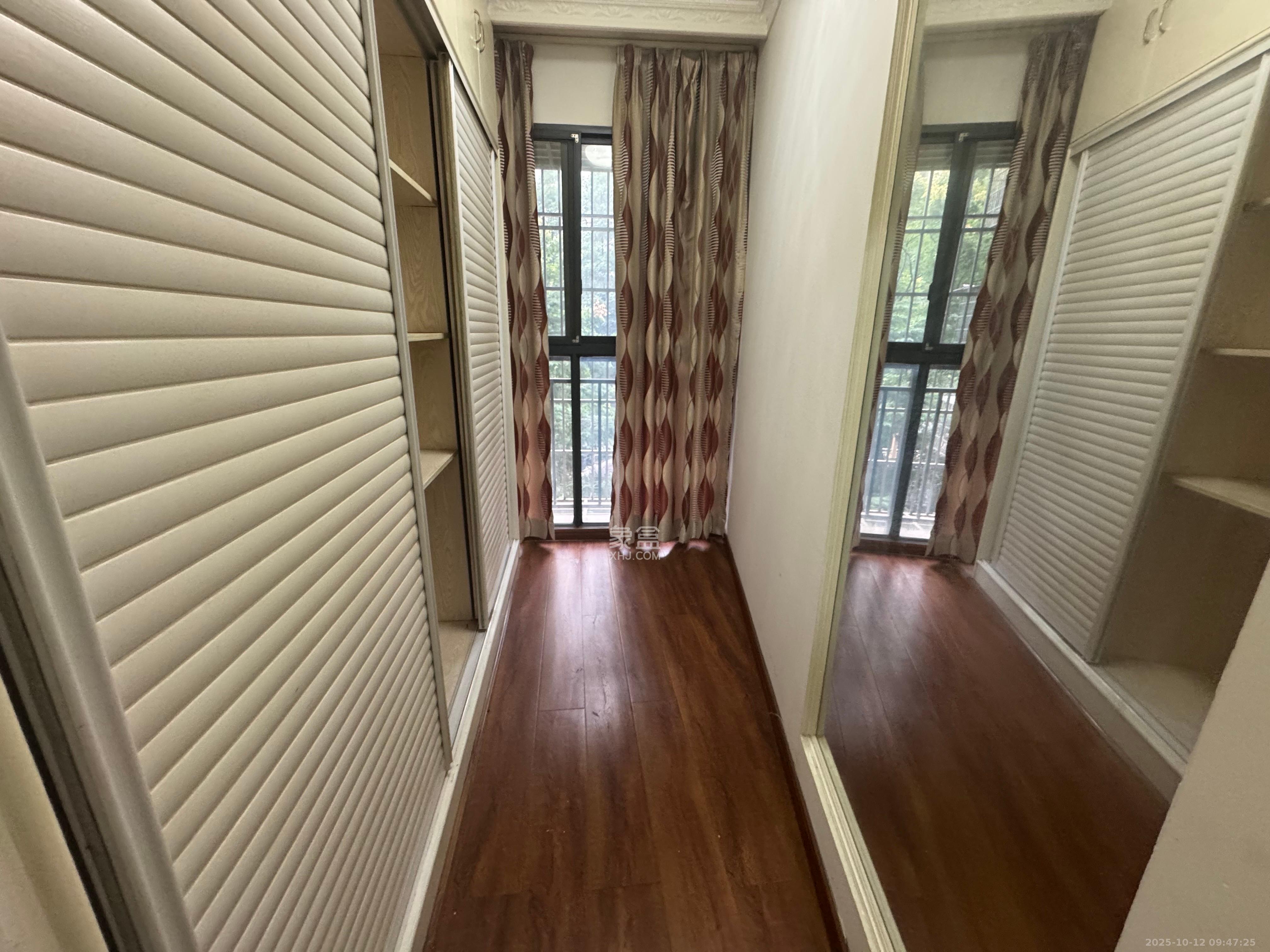 童话里  4室2厅2卫    2400.0元/月室内图