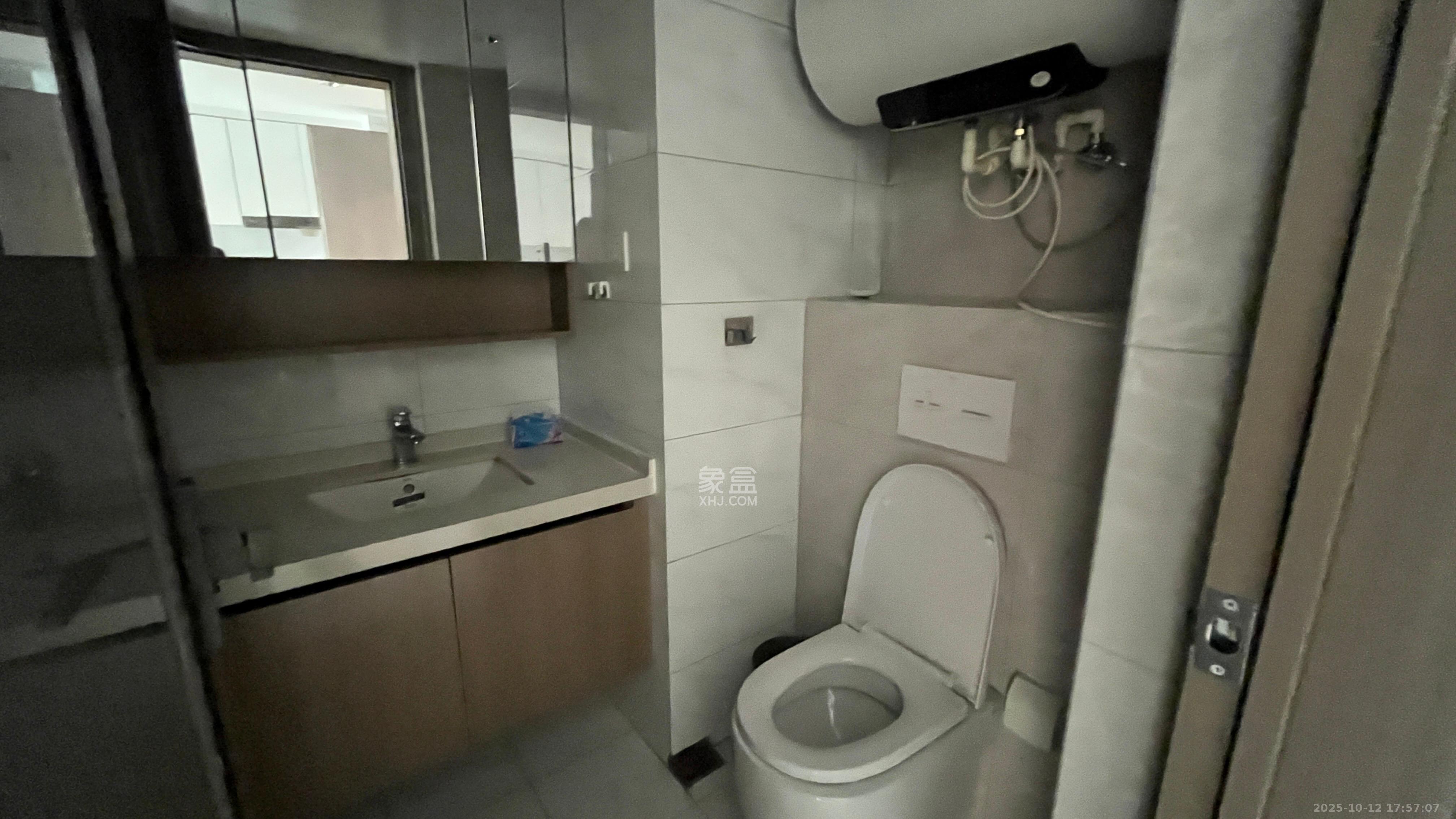 藏珑湖上公馆 1室1厅1卫 2700.0元/月 藏珑湖上公馆 1室1厅1卫 2700.0元/月室内图