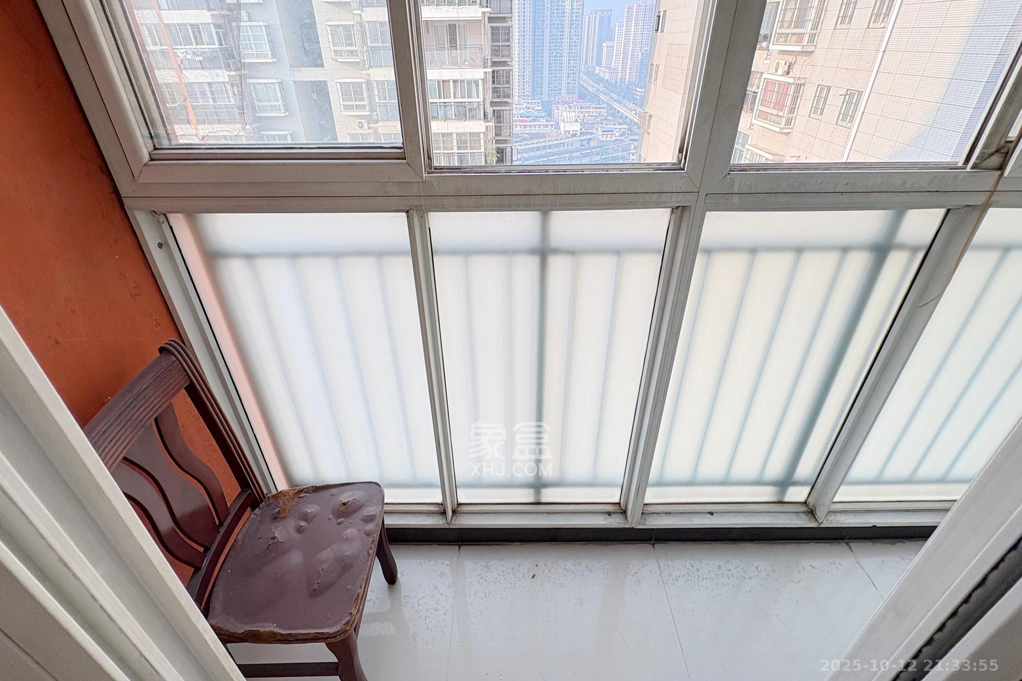 星典时代 3室2厅1卫 65.0万 星典时代 3室2厅1卫 65.0万阳台