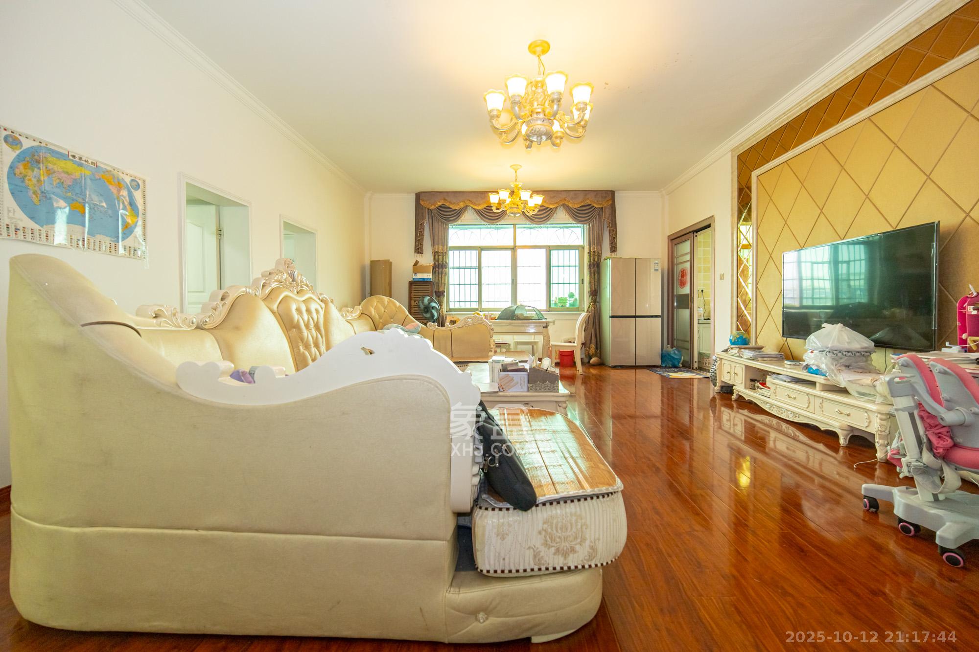 众鑫建材市场(长沙县星沙镇皮具市场)  4室2厅2卫    63.8万 众鑫建材市场(长沙县星沙镇皮具市场)  4室2厅2卫    63.8万客厅