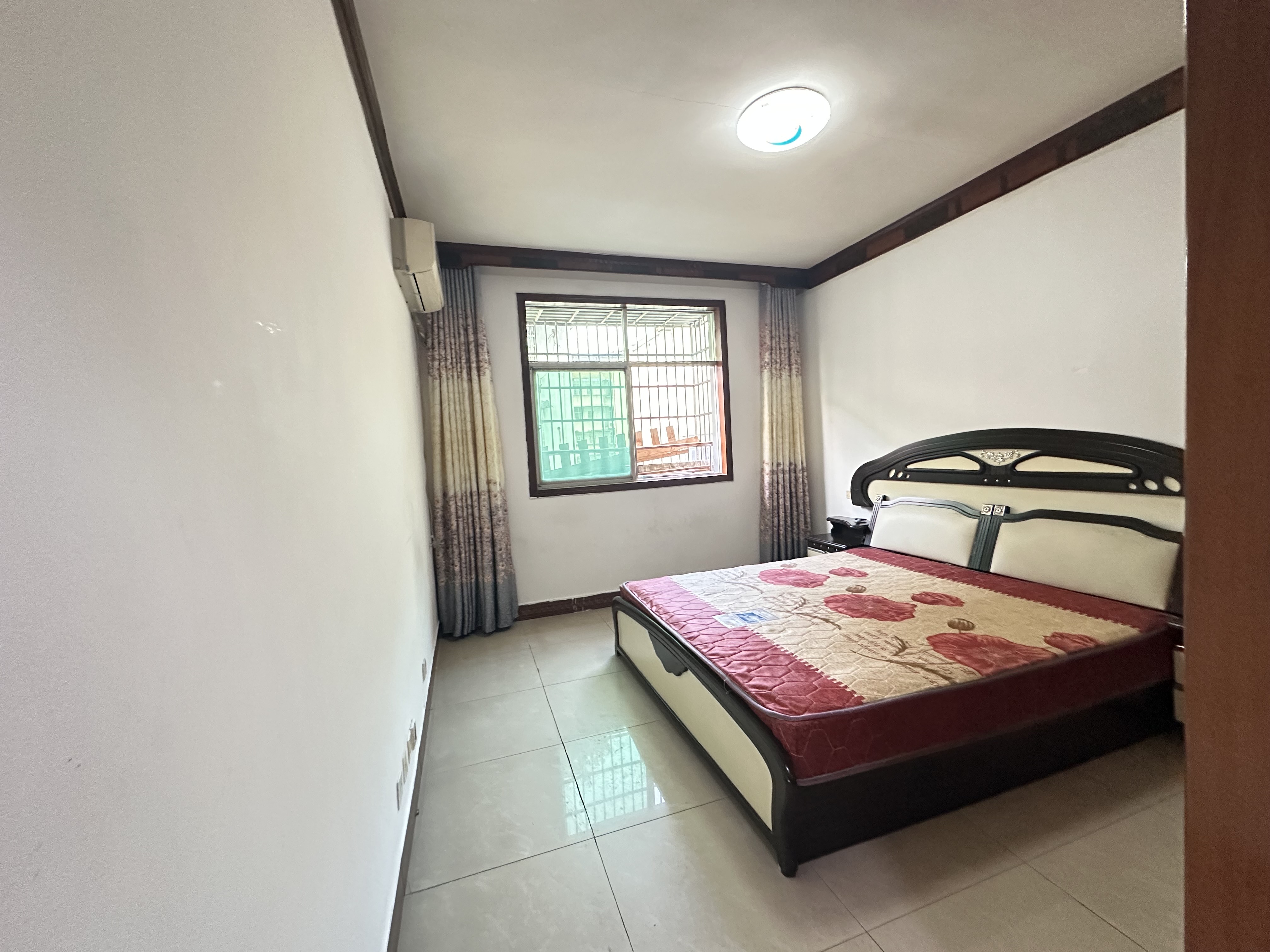 鑫旺商城  5室2厅2卫    1300.0元/月室内图